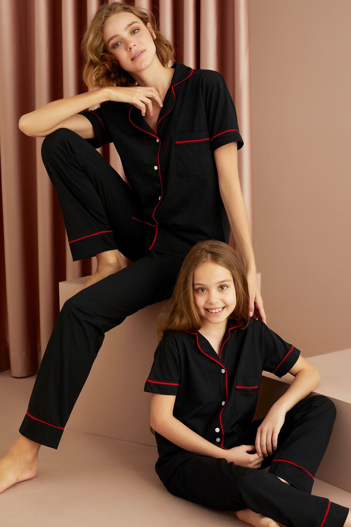 Siyah İnci Siyah-kırmızı Pamuklu Düğmeli Cepli Biyeli Kısa Kollu Pijama Takımı