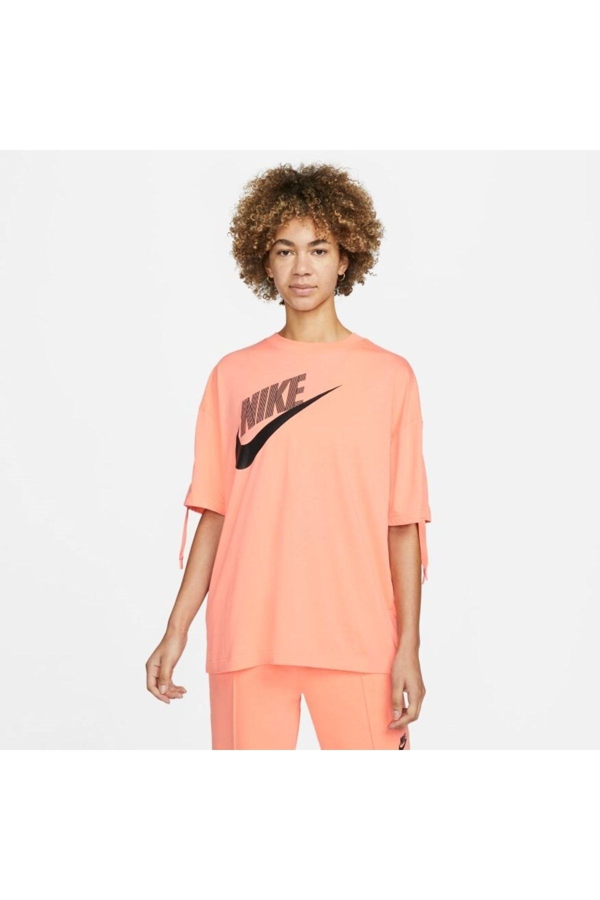 Nike Sportswear Women's Dance T-shirt