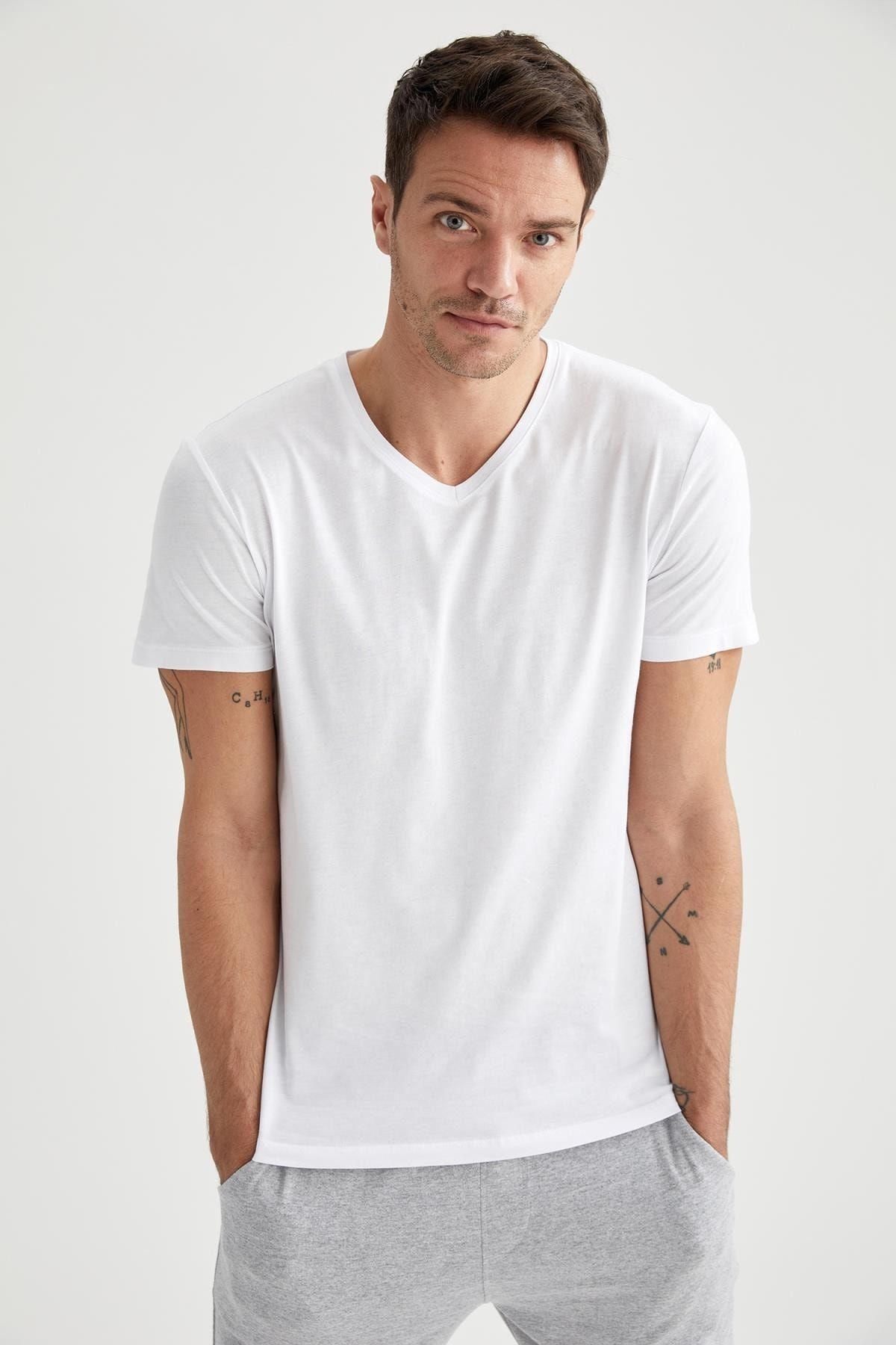 Defacto Slim Fit V Yaka Basic Premium Kalite Pamuklu Penye Tişört