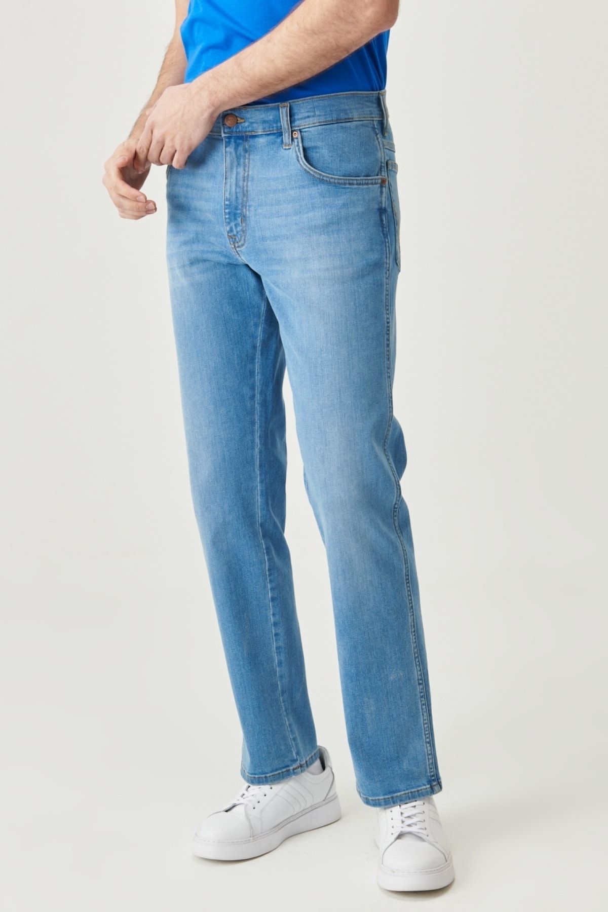 Wrangler Erkek Texas Straight Fit Normal Bel Açık Mavi Esnek Jean Kot Pantolon