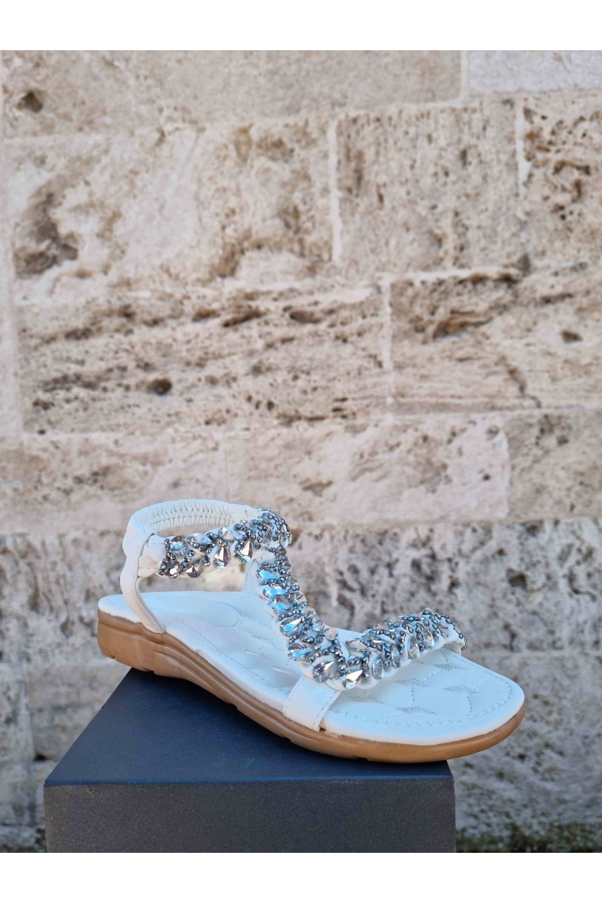 Guja Kadın Topuk Destekli Yazlık Taşlı Sandalet