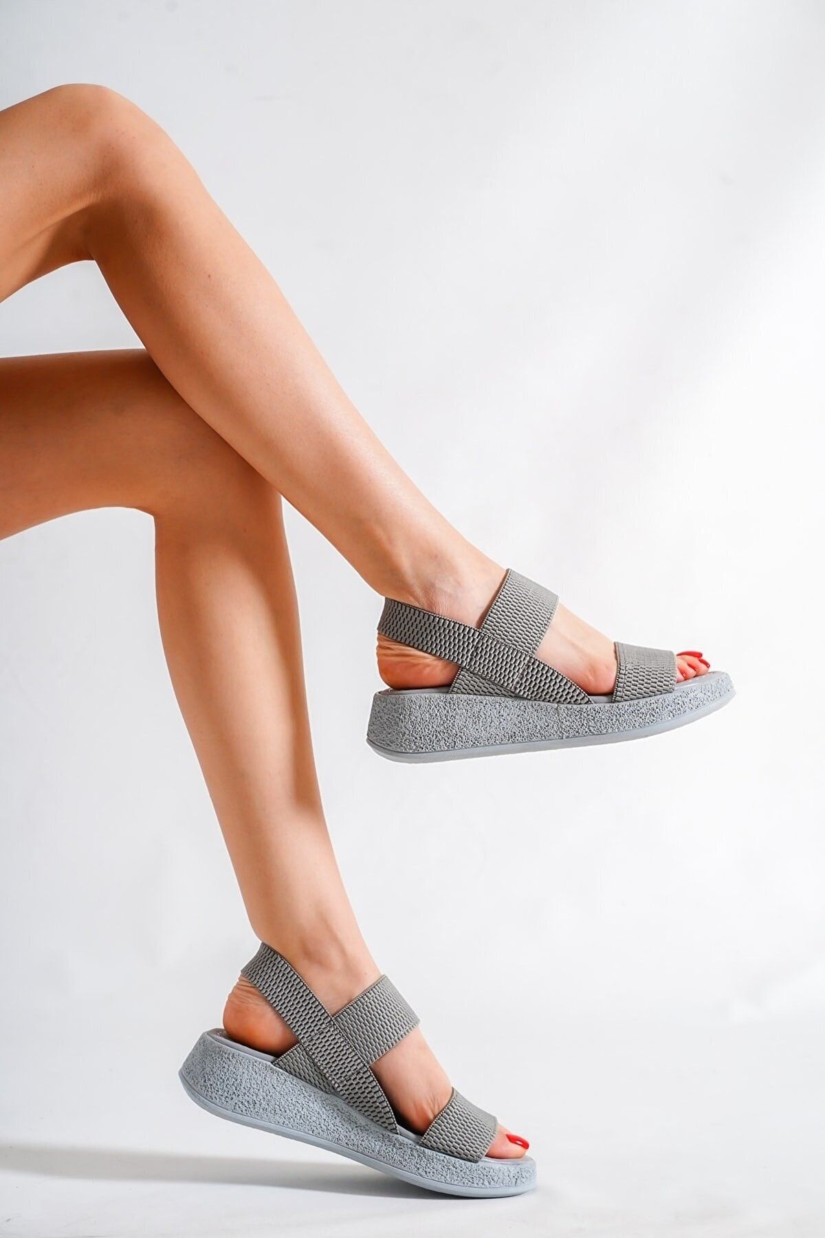 Genel Markalar Kadın Lasera Gri Renk 4 Cm Dolgu Lastikli Sandalet