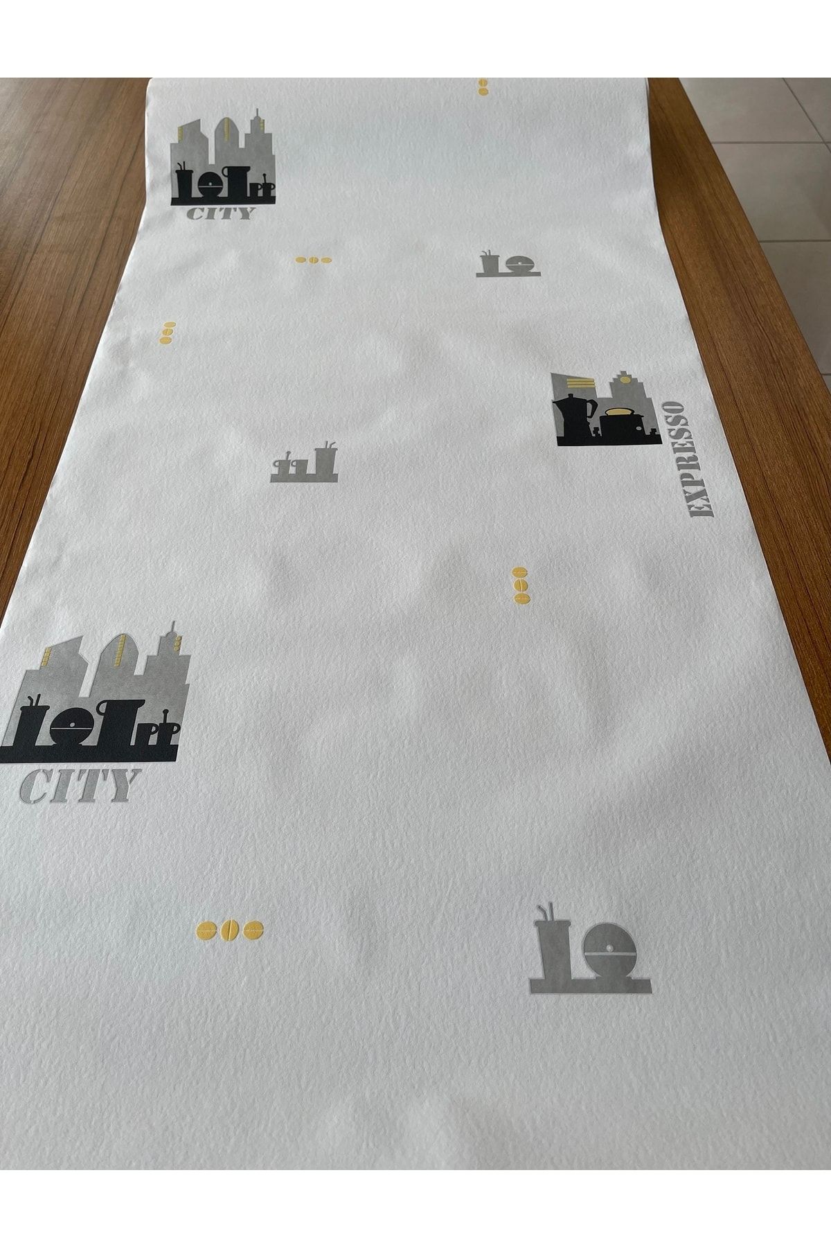 BAŞYAPI DİZAYN Beyaz Zemin Üzeri Gri-siyah-sarı Desenli Ithal Duvar Kağıdı (5m²)