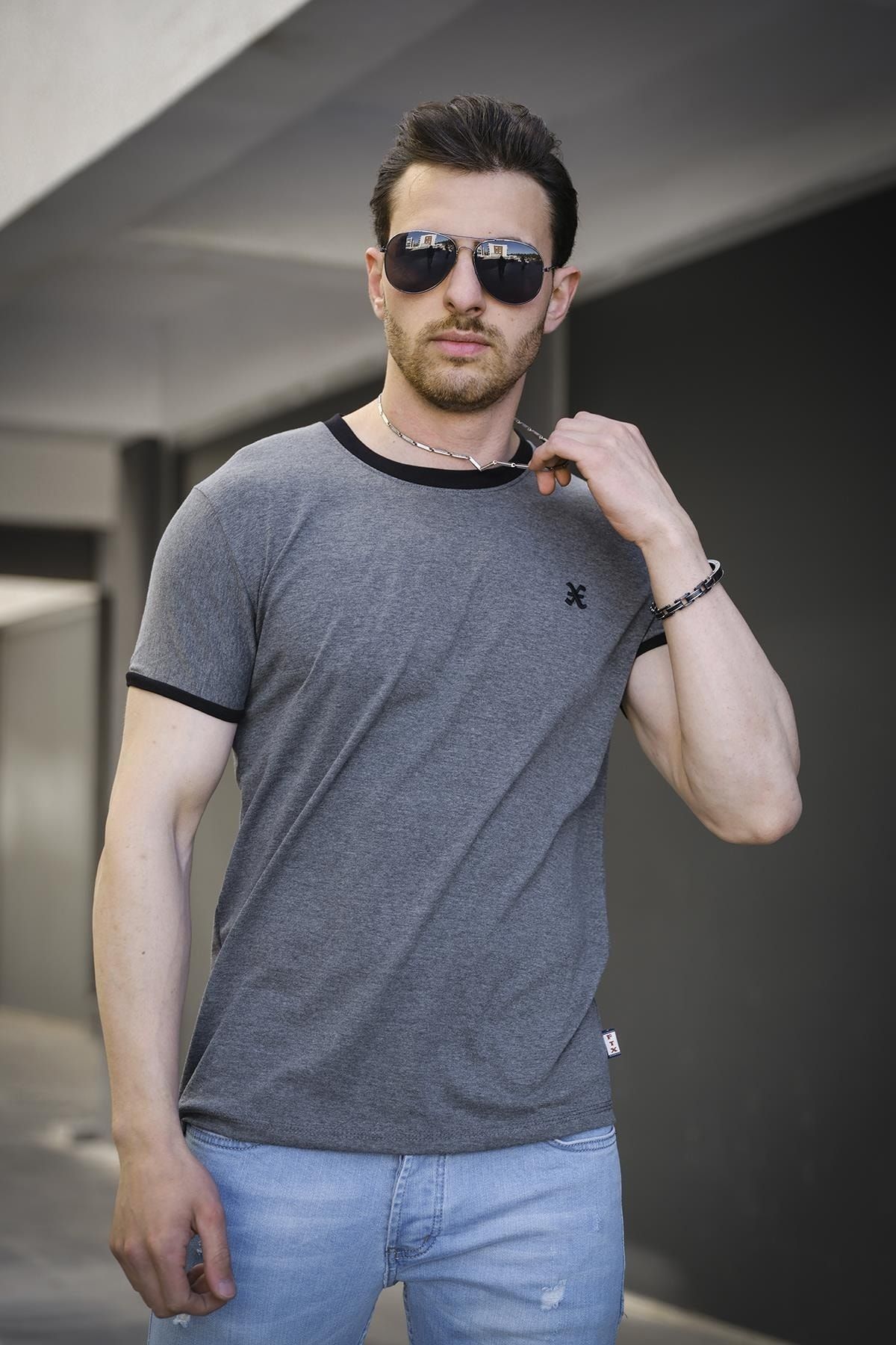 Oksit Riad Slim Fit Likralı Nakış Detaylı Kolu Ve Yakası Biyeli Erkek Tshirt