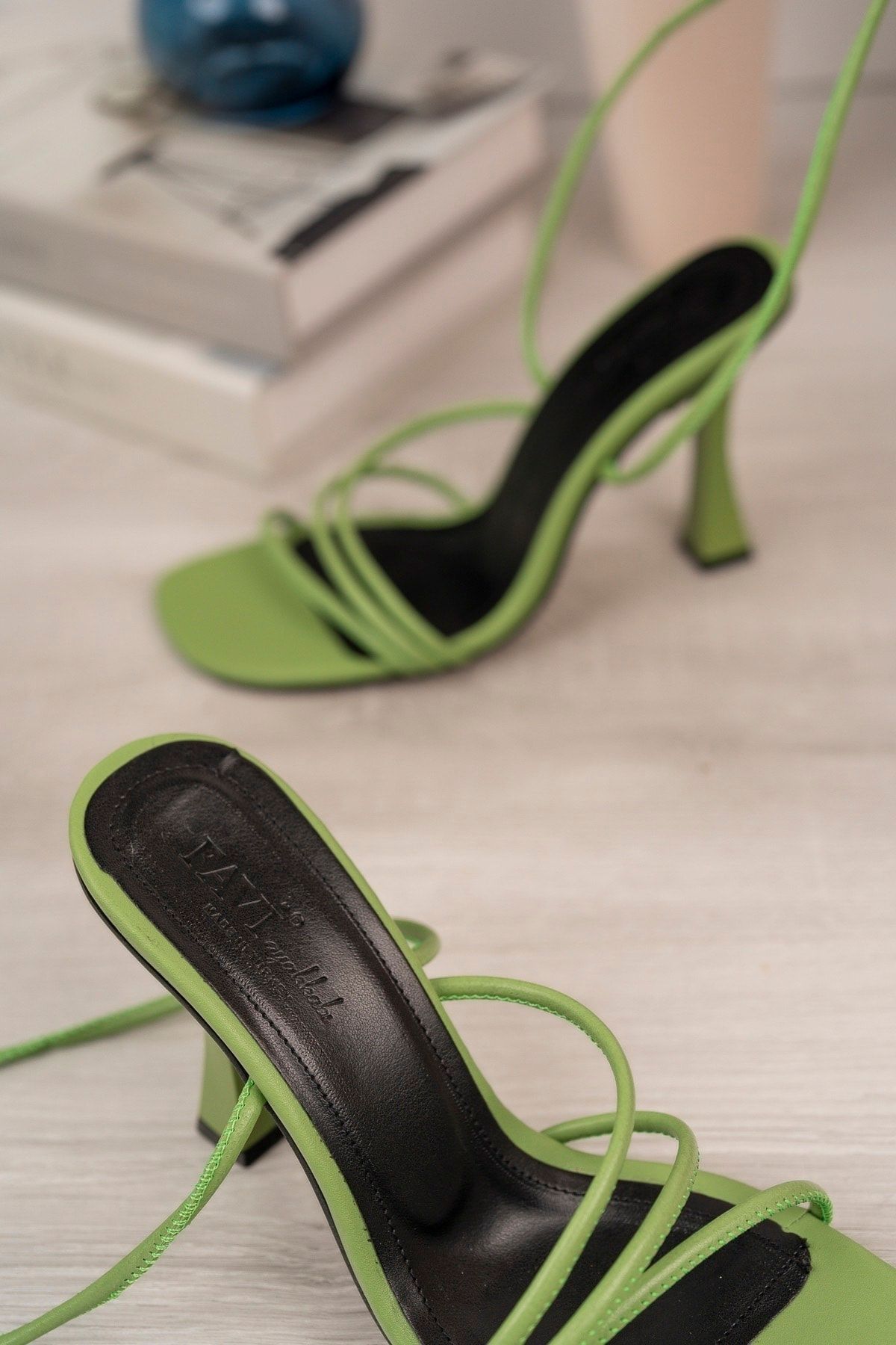 Favi Ayakkabı Fıstık Yeşili Bilekten Bağlama Detaylı Yüksek Topuklu Ayakkabı