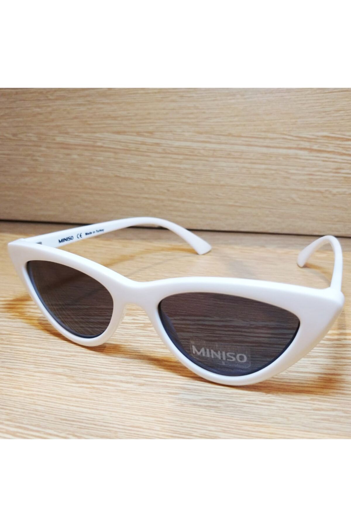 Miniso Kedi Gözü Beyaz Çerçeve - Füme Cam