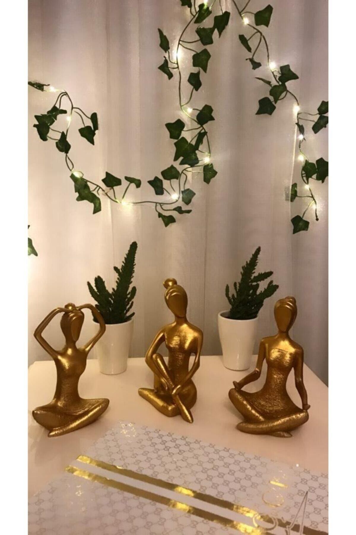 Happy Peyzaj Dekoratif Gold Renk Yogacı Kız 3lü Biblo