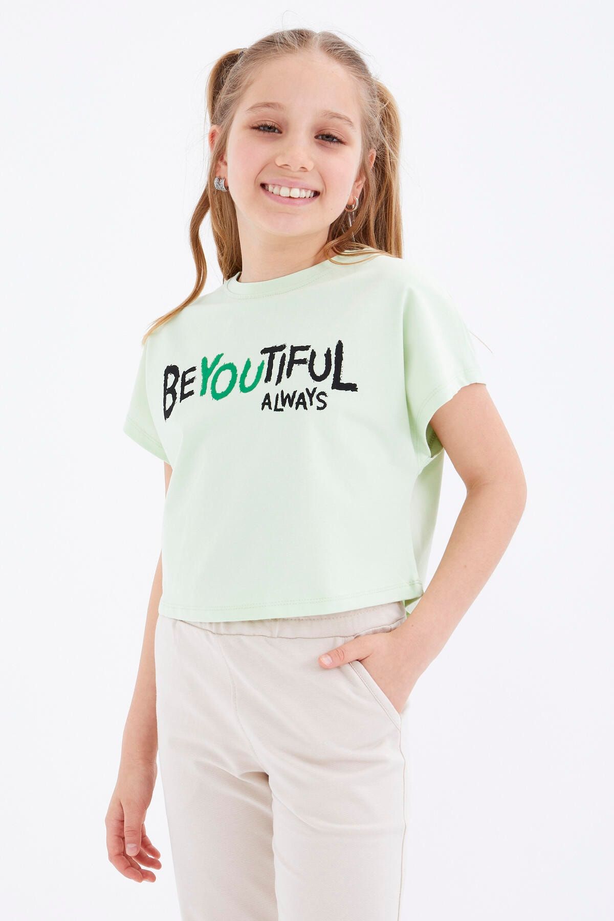 TOMMY LIFE Açık Yeşil Oversize Yazı Baskılı O Yaka Kız Çocuk Crop T-shirt - 75035