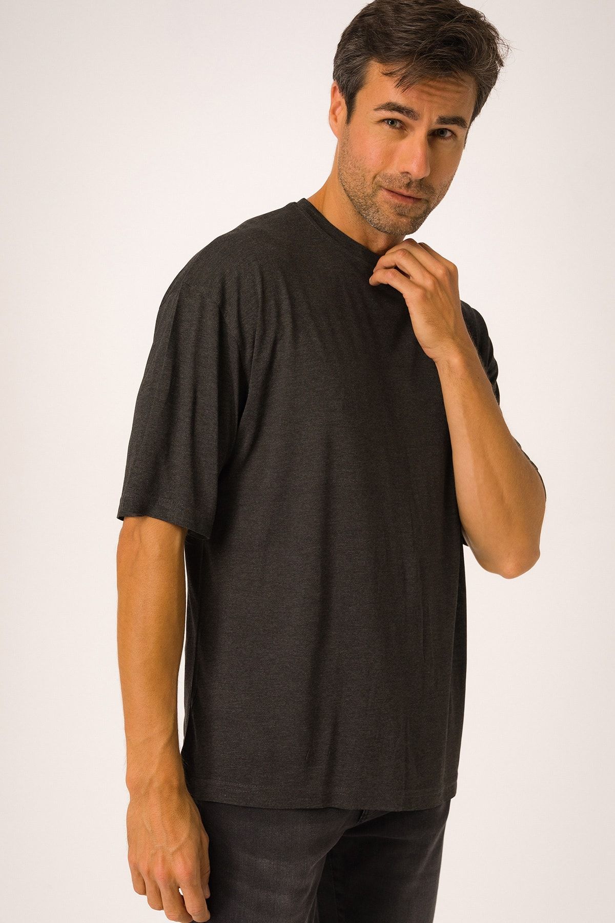 Runever Antrasit Oversize Yuvarlak Yaka Basıc Erkek T-shirt 22187