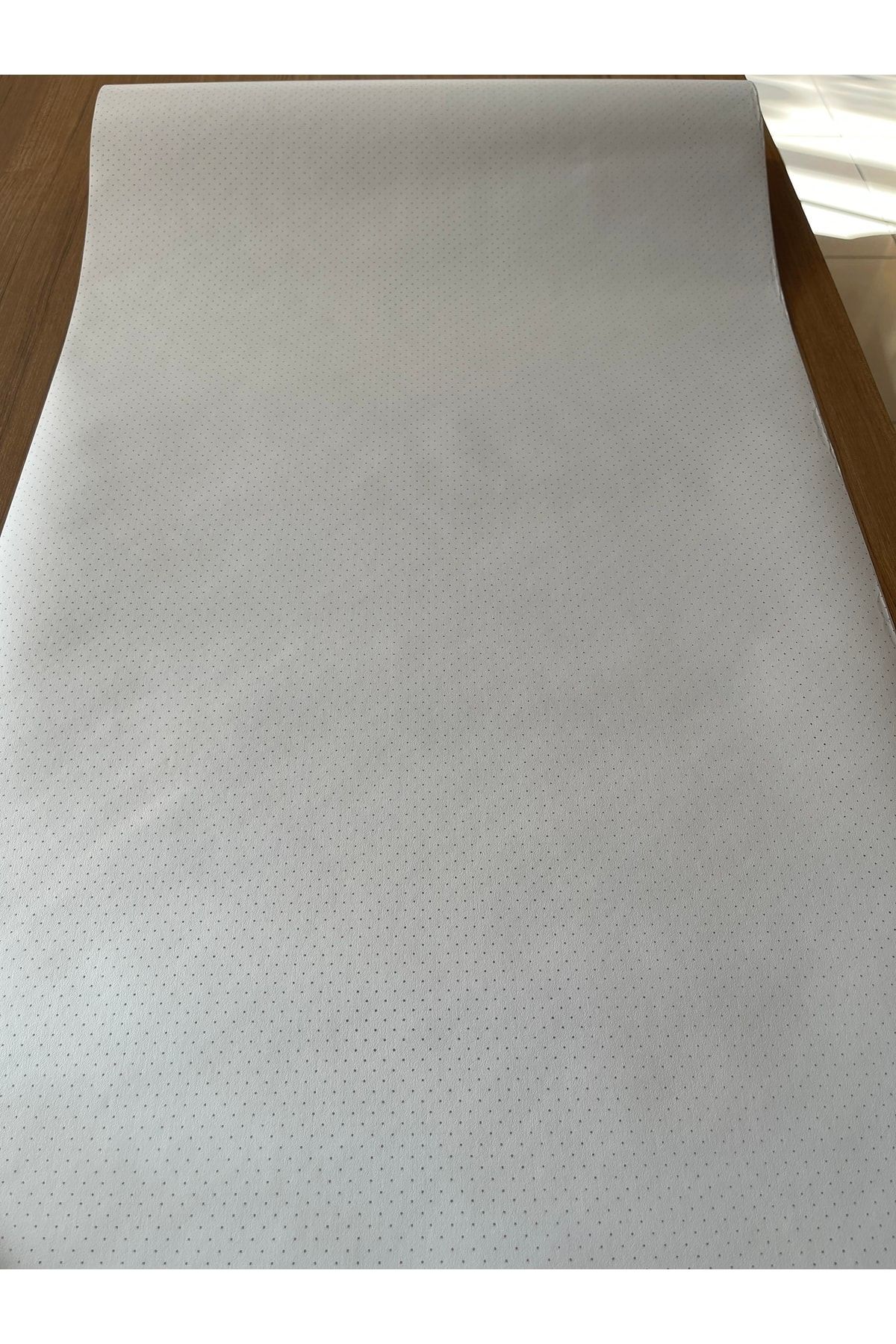 BAŞYAPI DİZAYN Beyaz Üzeri Gold Puantiyeli Ithal Duvar Kağıdı (5m²)