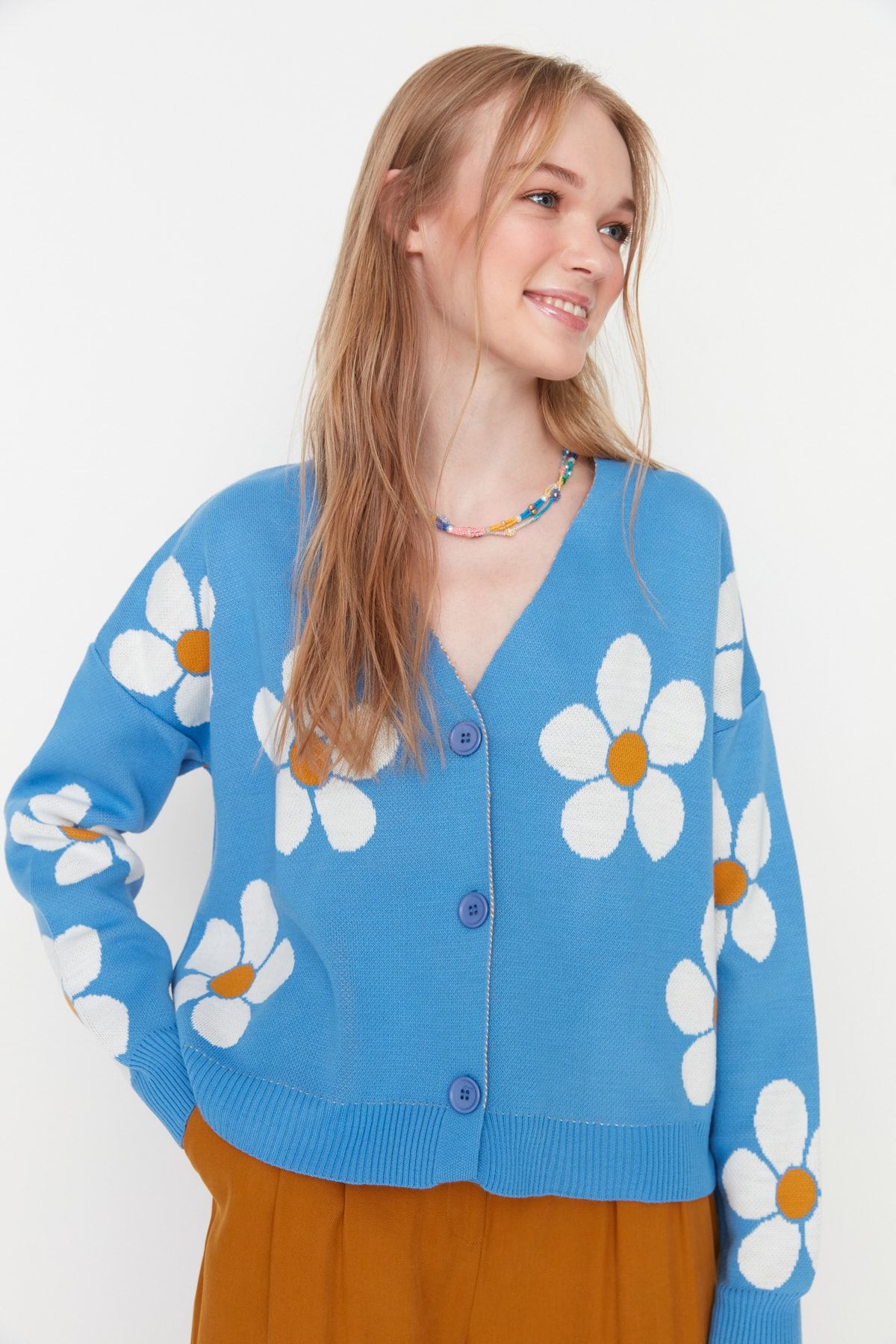 TRENDYOLMİLLA Mavi Çiçek Desenli Düğme Detaylı Triko Hırka TWOAW21HI0234
