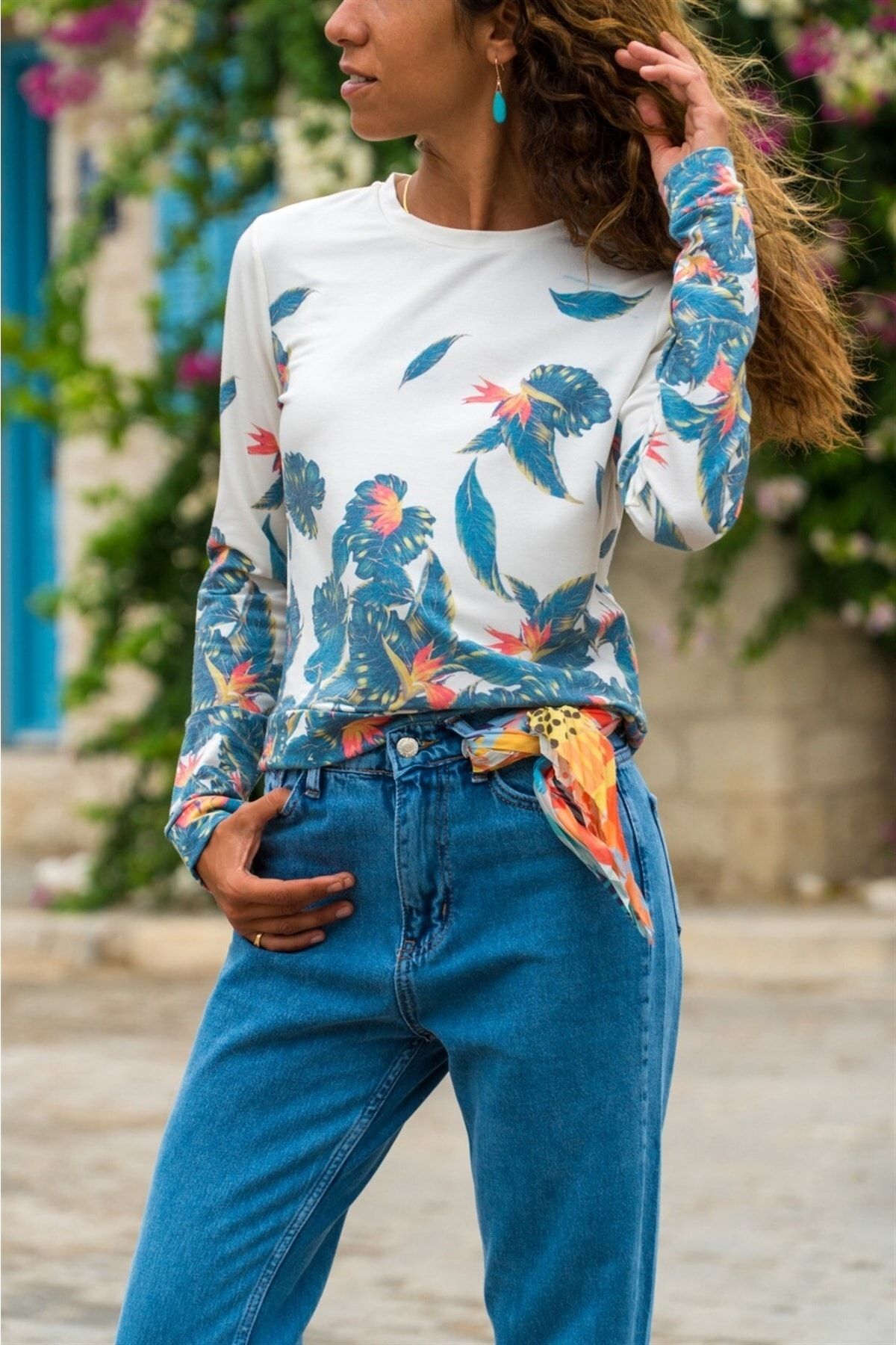 Self Clothing Kadın Beyaz Çiçek Desenli Yarım Crop Sweatshirt