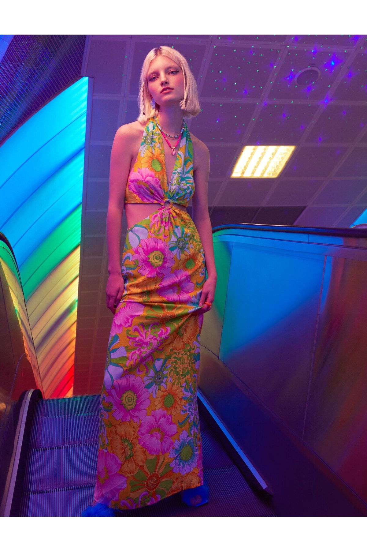 Koton Maxi Elbise Desenli Pencere Detaylı Halter Yaka