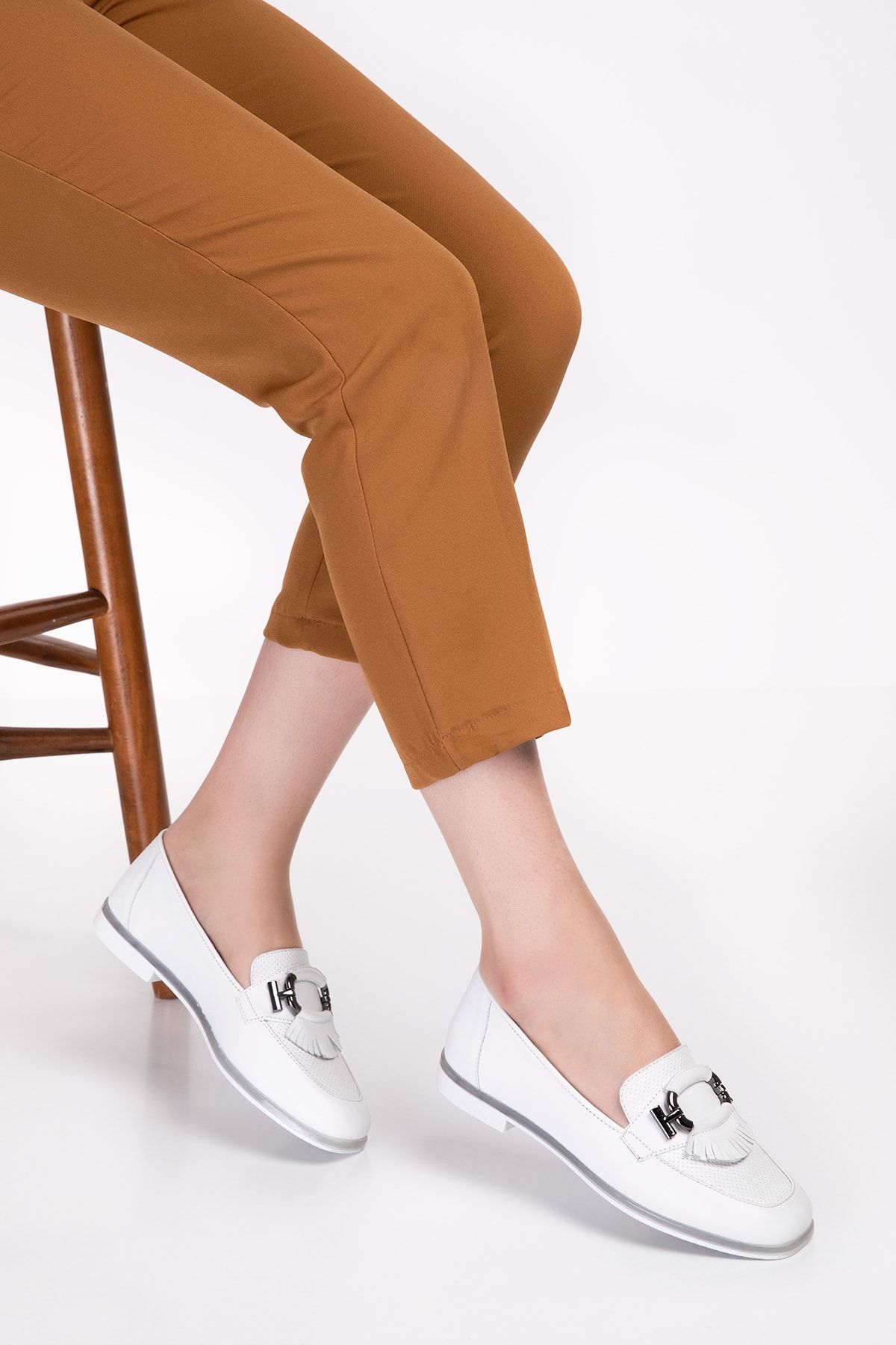 Akgün Terlik Kadın Beyaz Hakiki Deri Loafer Ayakkabı