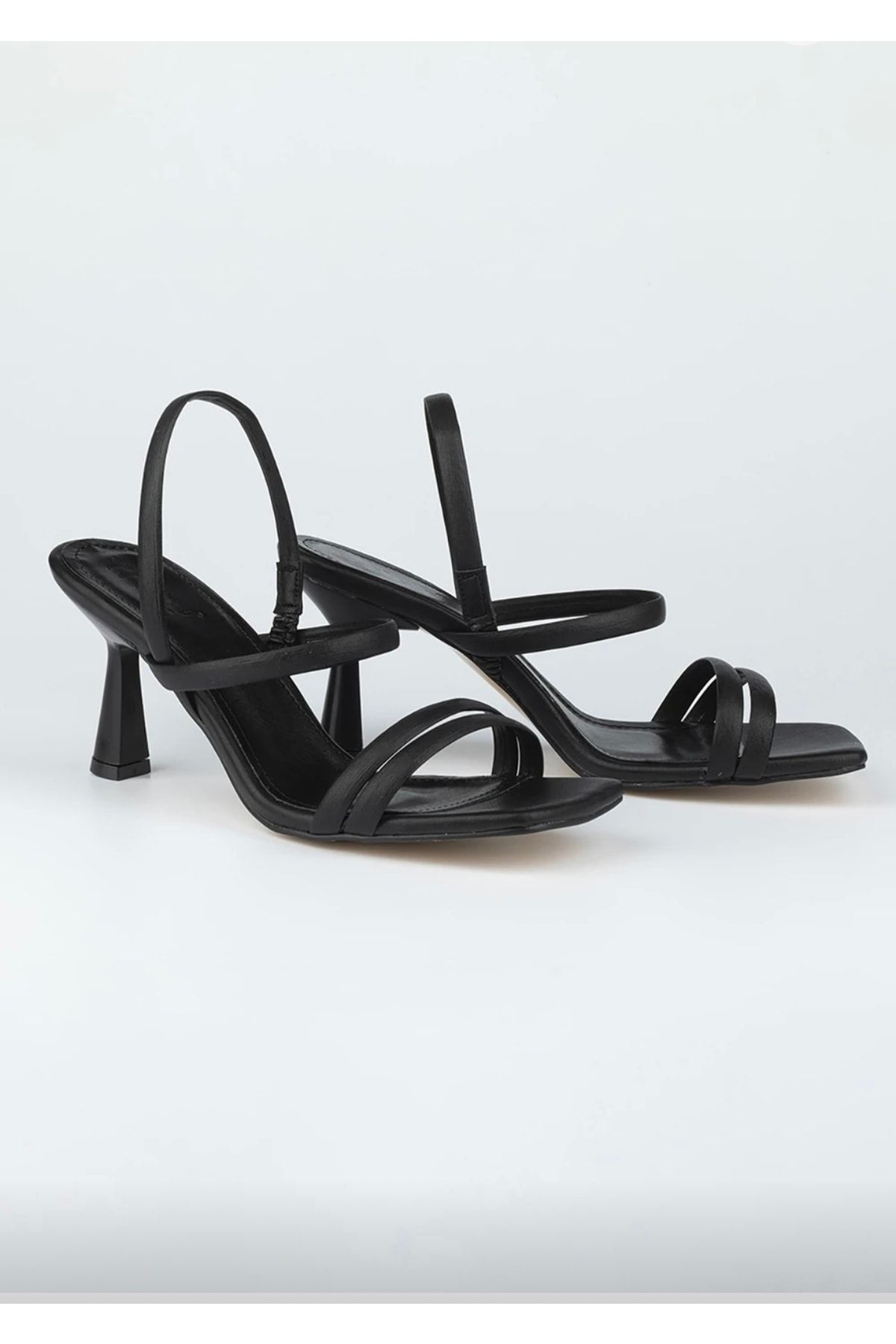 Anıl Ayakkabı Kadın Siyah Çift Bantlı Lastikli Topuklu Ayakkabı 8 cm