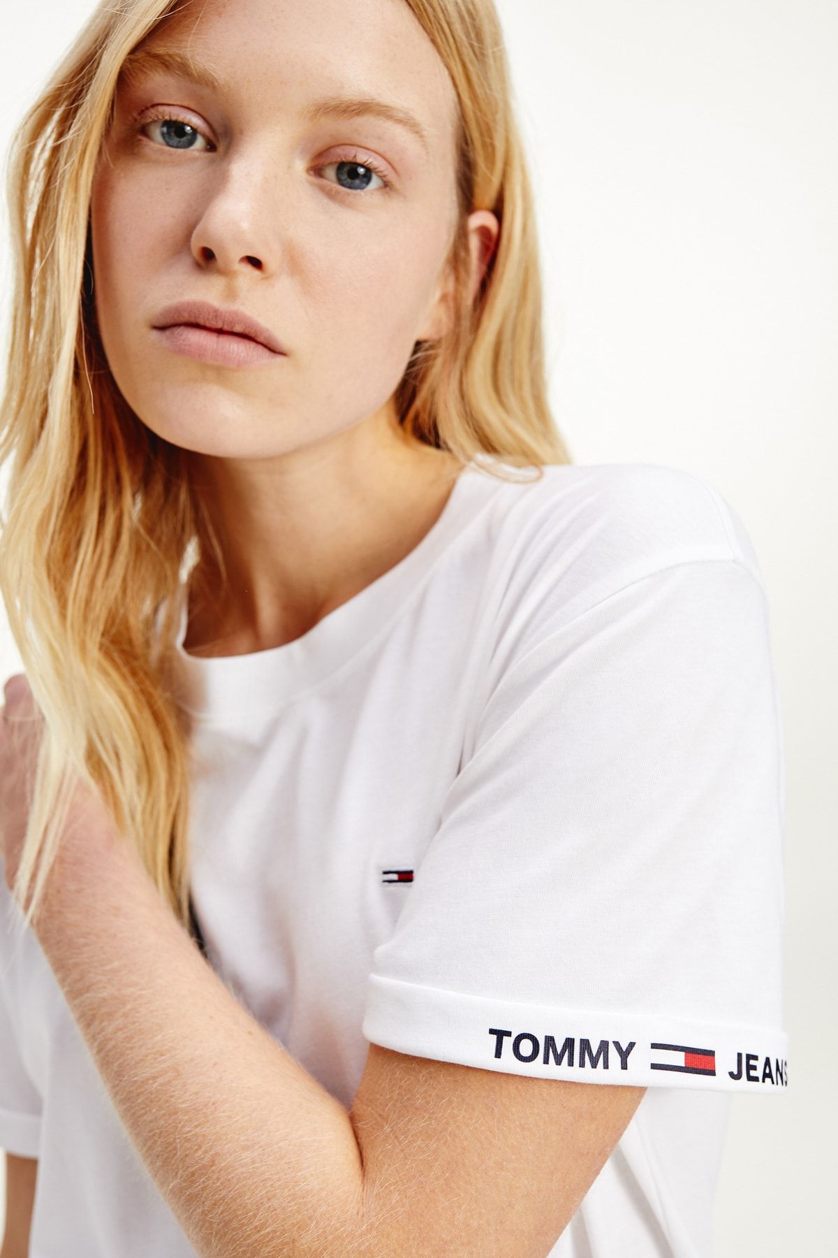 Tommy Hilfiger Kadın Beyaz T-Shirt Tjw Crop Branded Tee DW0DW10130YBR