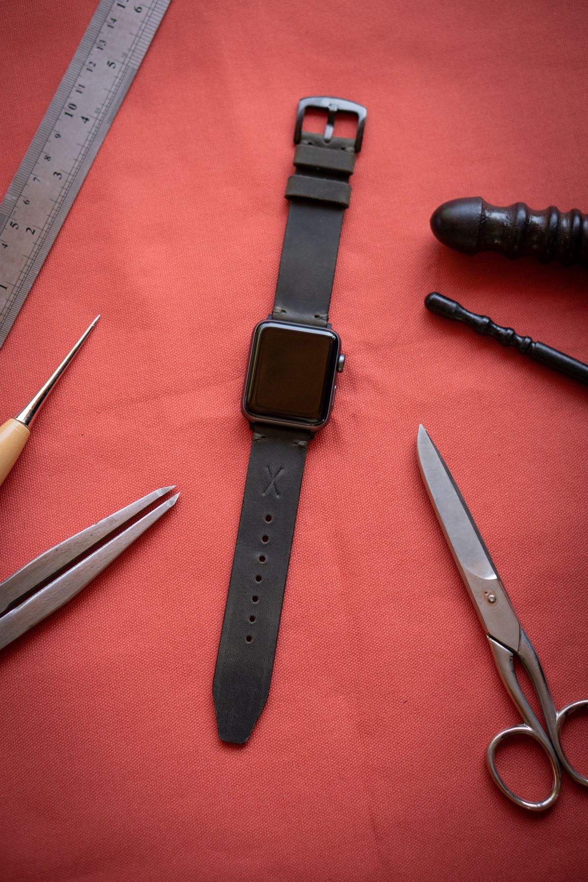 minimal X design Minimal X Apple Watch Kordonu 42/44/45 Mm - Haki Crazy Gerçek Deri & El Yapımı