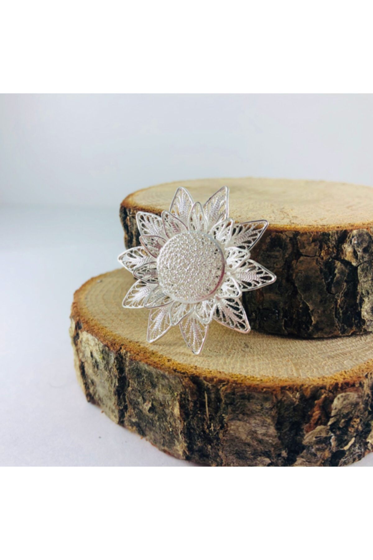 Sungurbey Gümüş Dünyası Çiçek Işlemeli Telkari El Sanatı Gümüş Broş