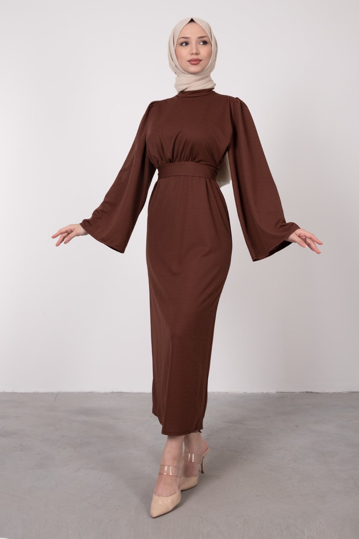 Lamia Giyim Volan Kol Kuşaklı Tesettür Elbise Kahverengi