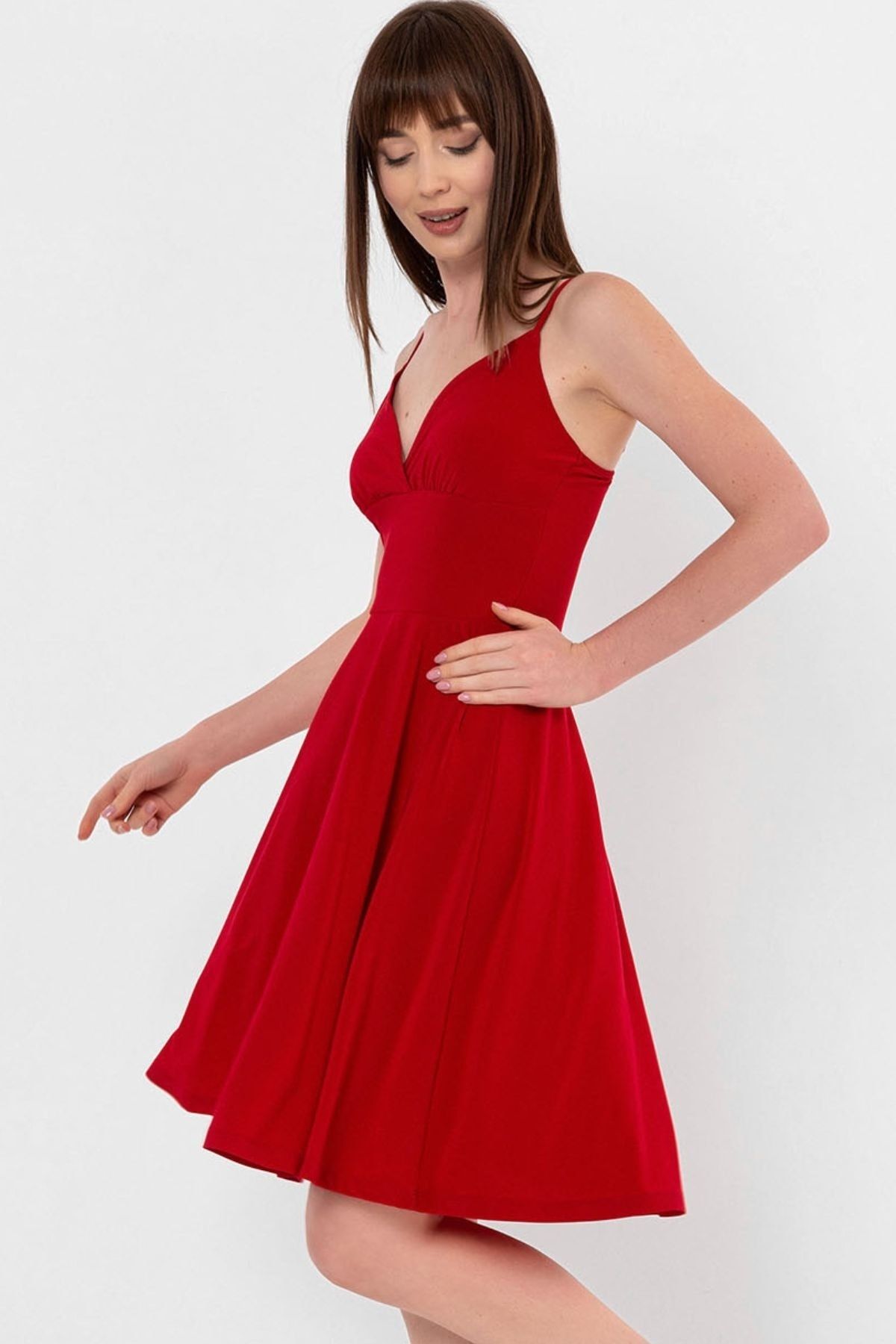 Laranor Kırmızı Ayarlanabilir Askılı Dekolte Yaka Kloş Elbise
