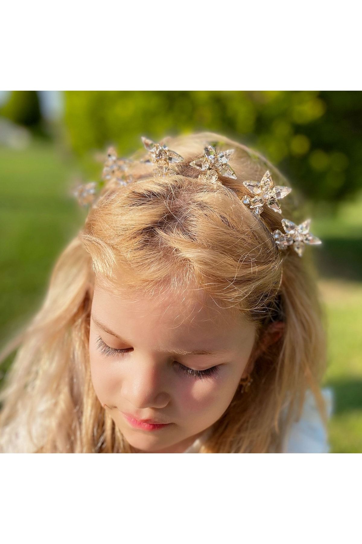 QUEEN AKSESUAR Kristal Taşlı Dik Kraliçe Çiçek Motifli Metal Lüks Taç Kına Nişan Yetişkin Tacı Altın