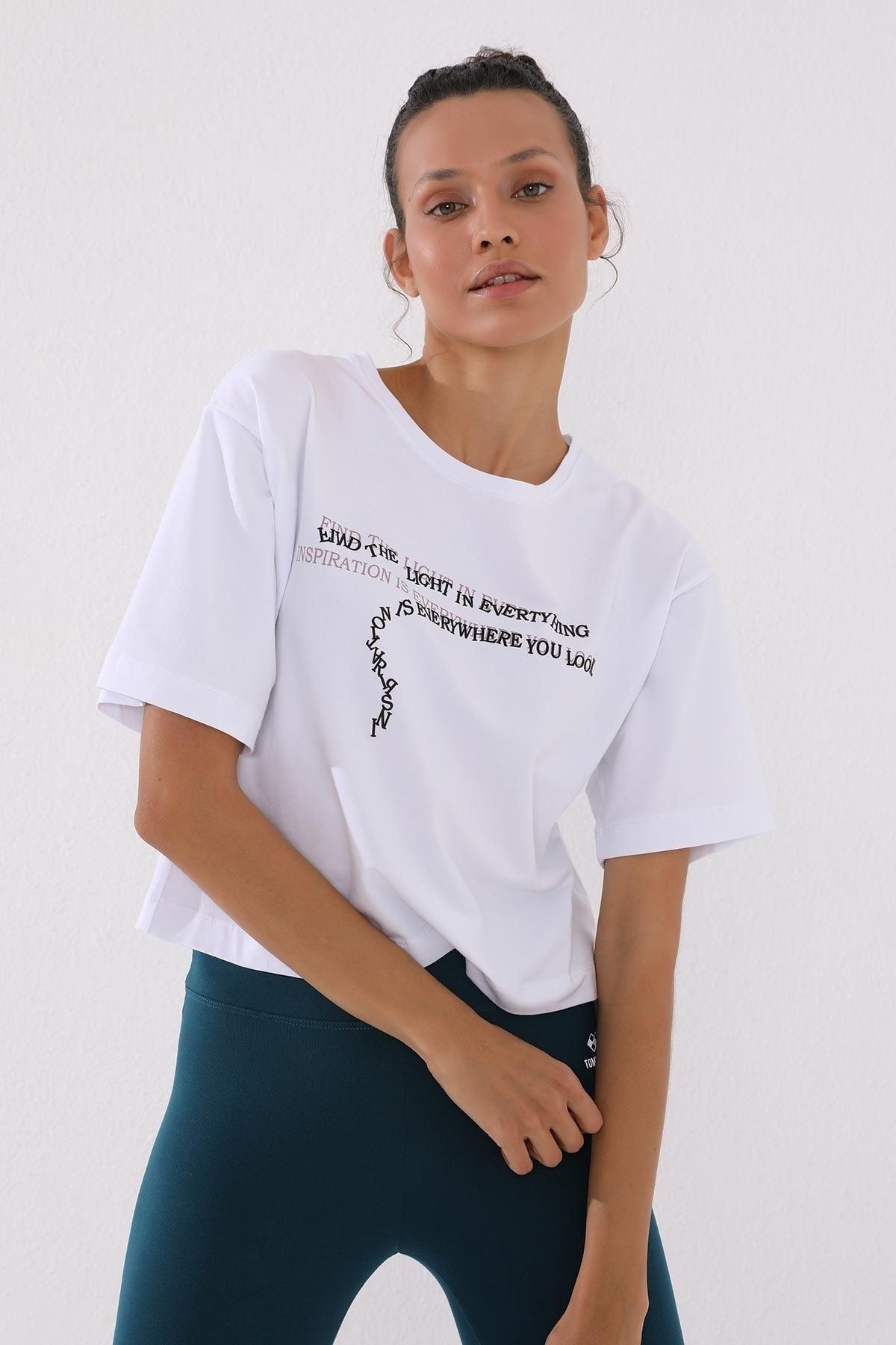 TOMMY LIFE Kadın Beyaz Yazı Baskılı Kısa T-shirt - 97135