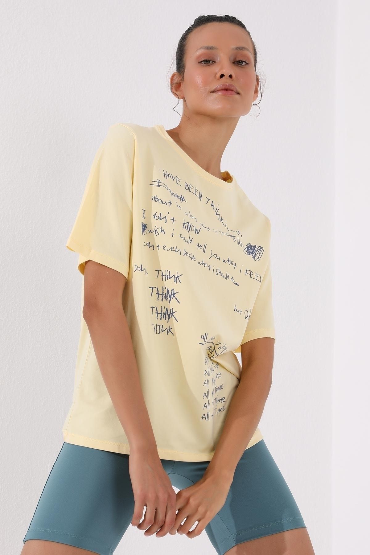 TOMMY LIFE Kadın El Yazısı Baskılı Oversize O Yaka T-shirt - 97137