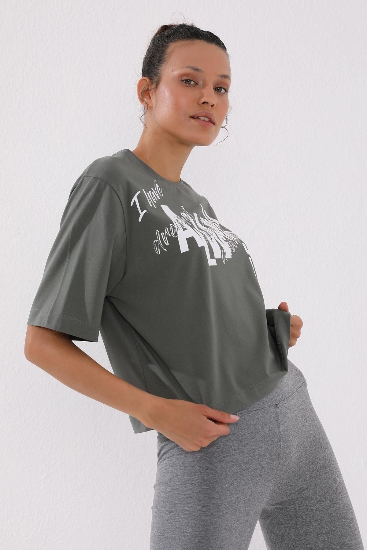 TOMMY LIFE Kadın Çağla Asimetrik Yazı Baskılı Oversize O Yaka T-shirt - 97136