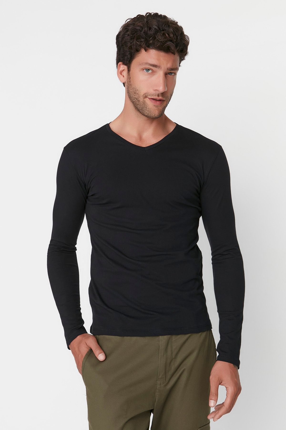 TRENDYOL MAN Siyah  Regular/Normal Kesim V Yaka Uzun Kollu Basic T-Shirt TMNAW21TS0198