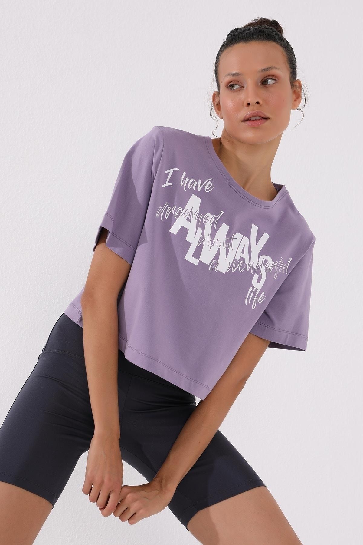 TOMMY LIFE Kadın Eflatun Asimetrik Yazı Baskılı Oversize O Yaka T-shirt - 97136