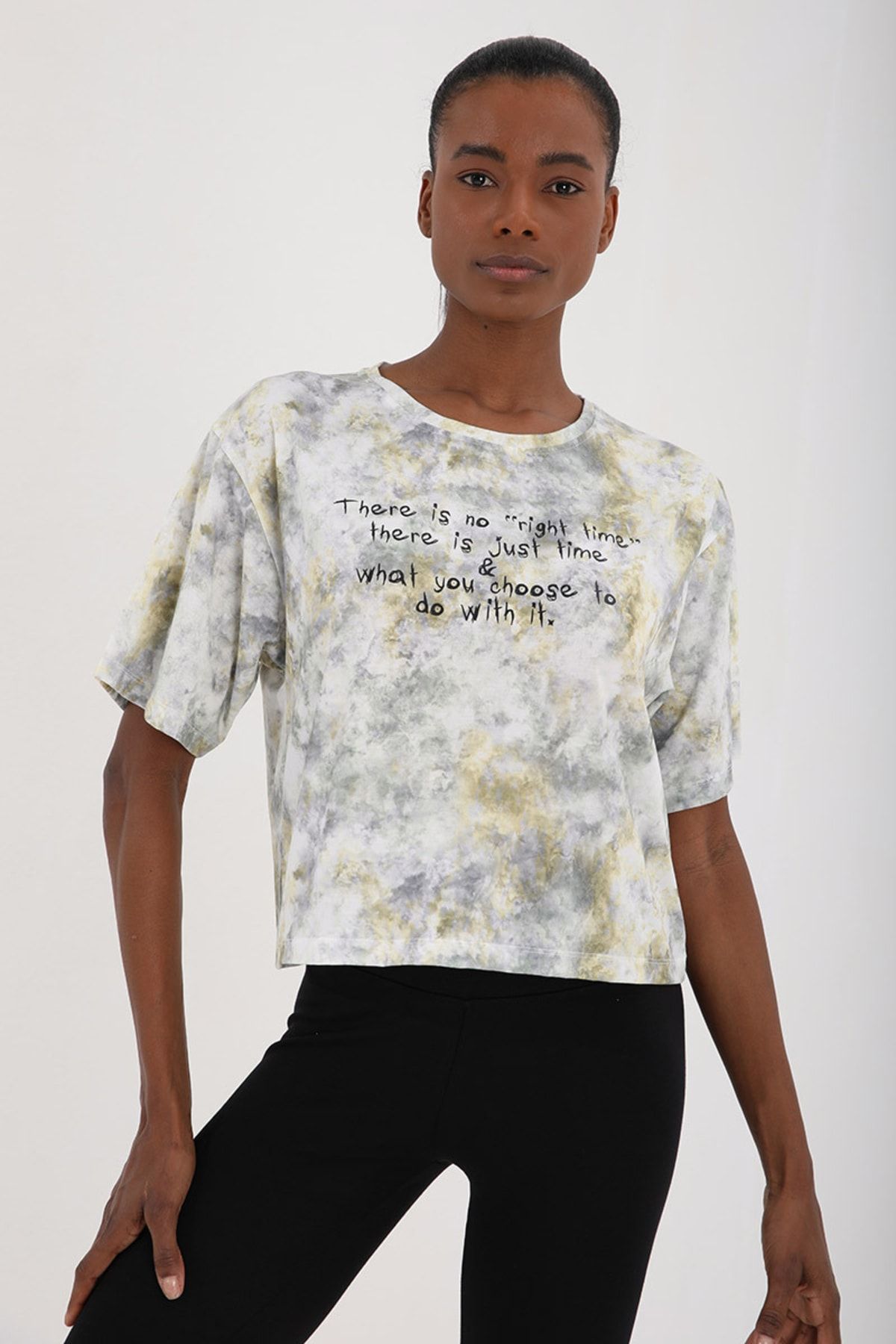TOMMY LIFE Sarı Kadın Yazı Baskılı Karışık Batik Desenli Oversize O Yaka T-shirt - 97129