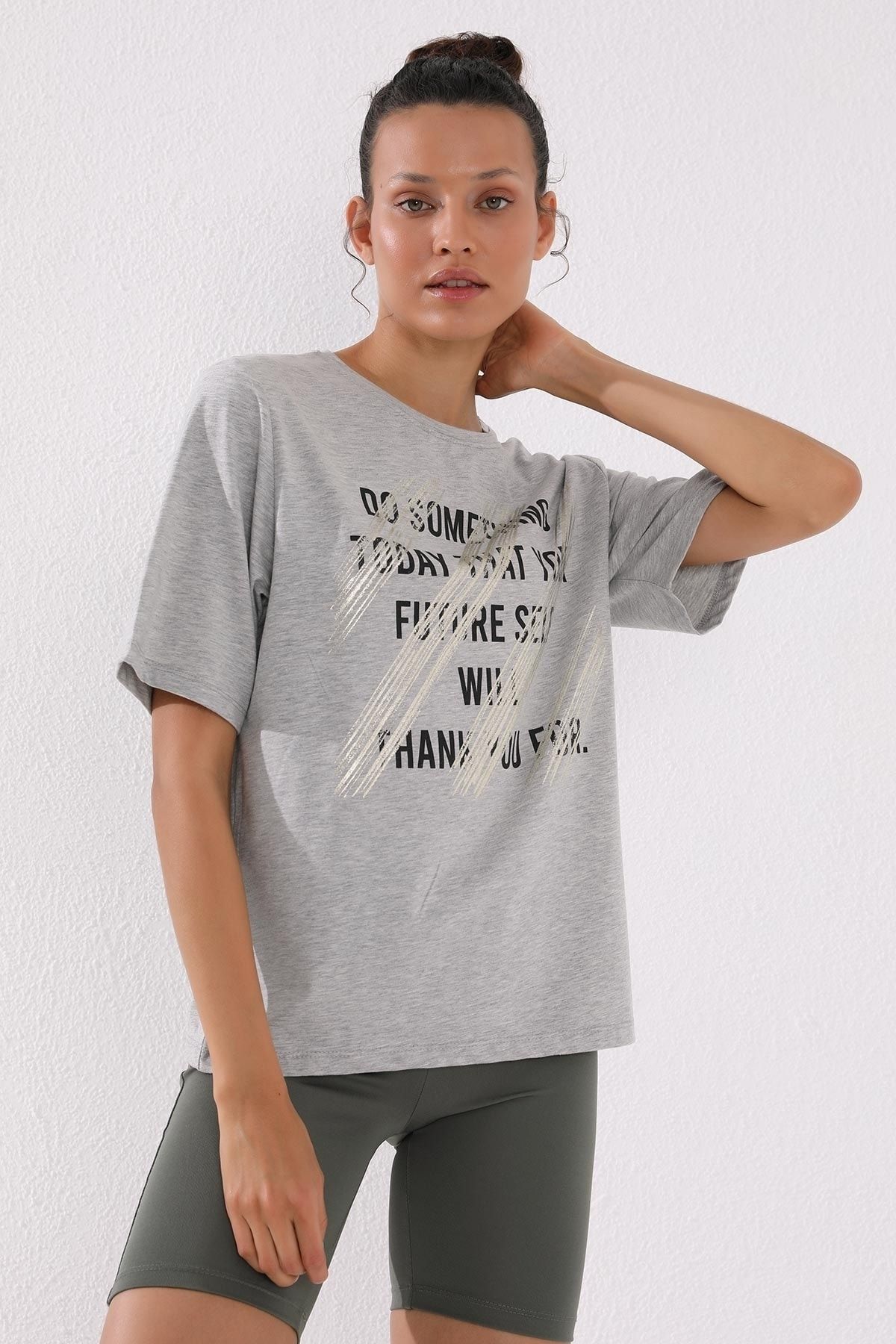TOMMY LIFE Kadın Deforme Yazı Baskılı Oversize O Yaka T-shirt - 97133