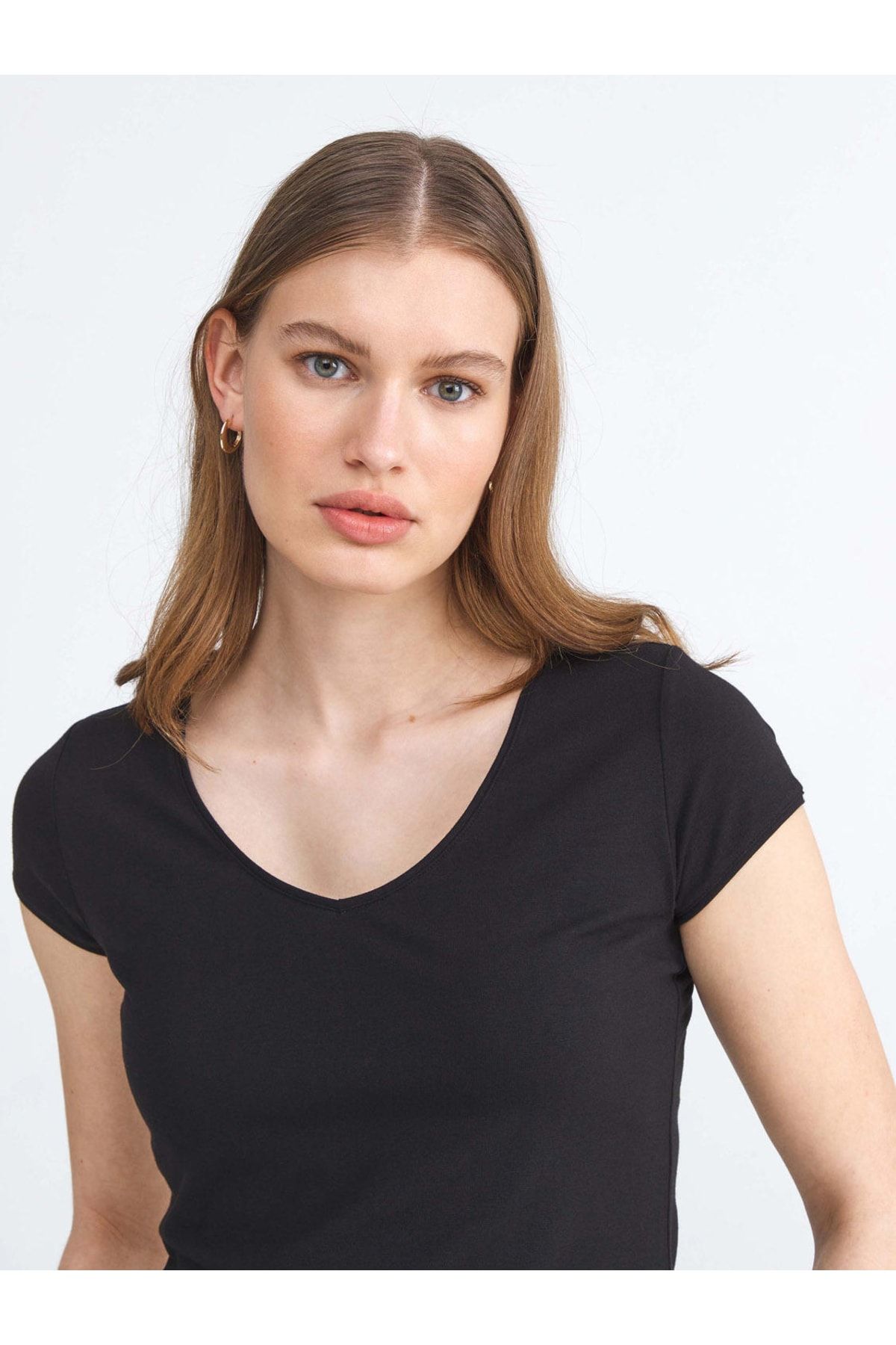 Xint Kadın Siyah V Yaka Pamuklu Rahat Kesim Basic Tişört