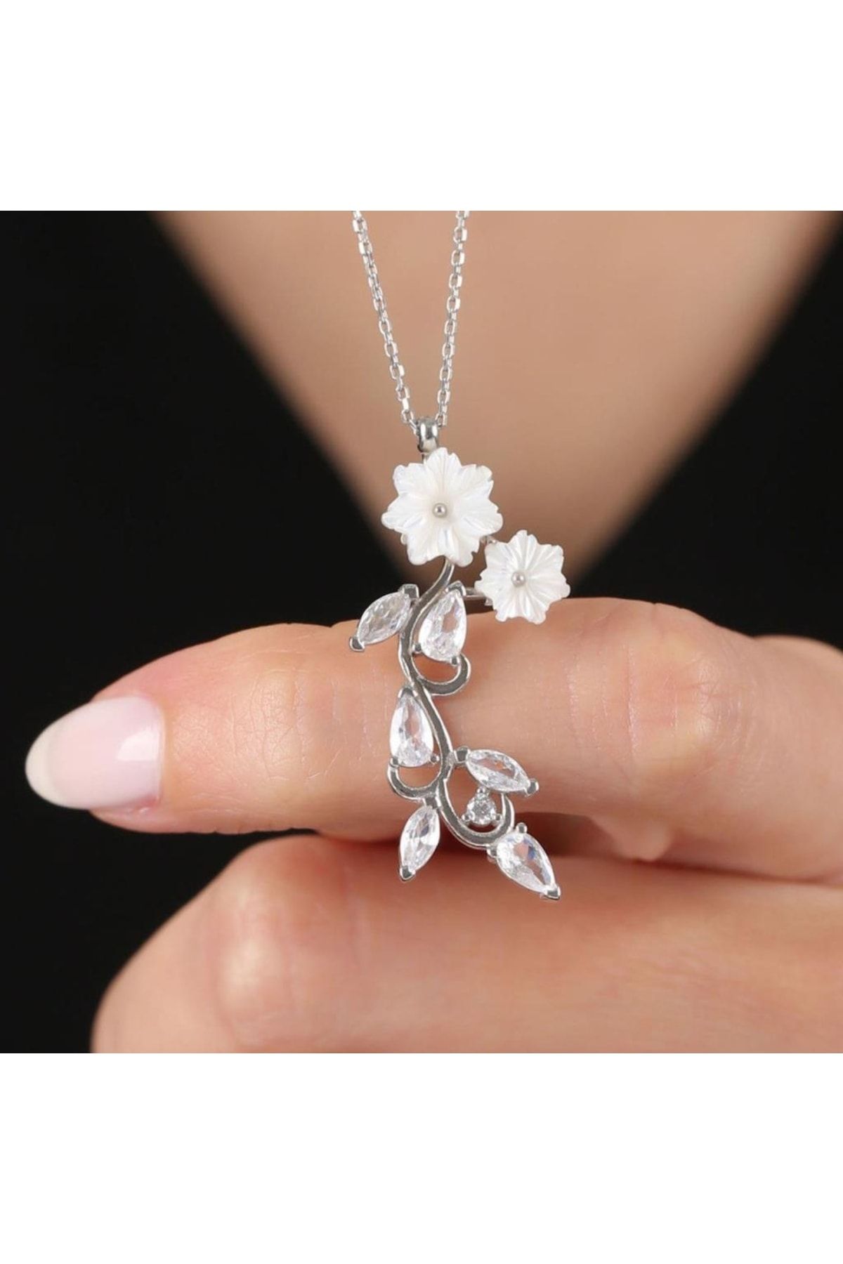 Mia Vento Manolya Çiçeği Işıltı Buketi Gümüş Kolye
