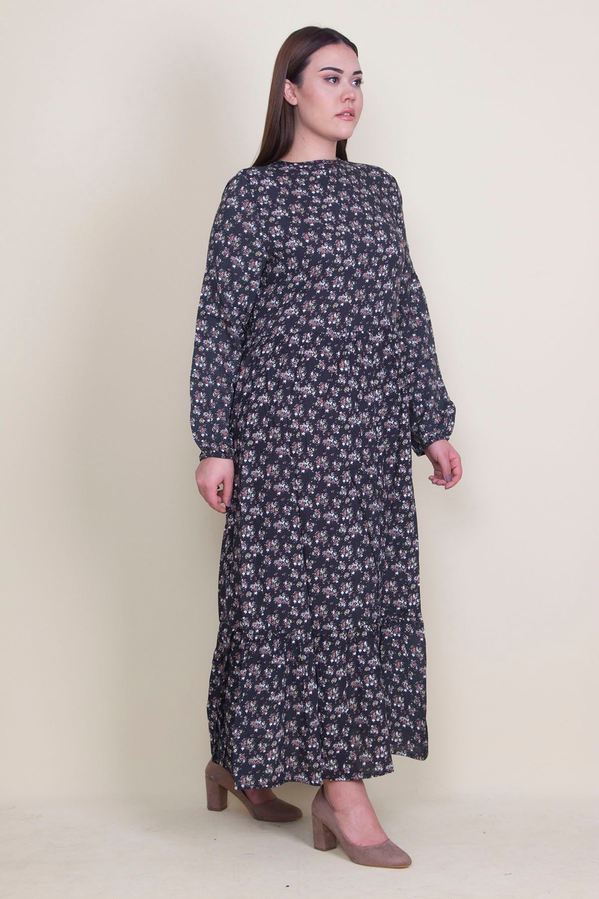 Şans Kadın Büyük Beden Siyah Viskon Kumaş Ön Patı Düğmeli Eteği Katlı Çiçek Desenli Uzun Elbise 65n22005