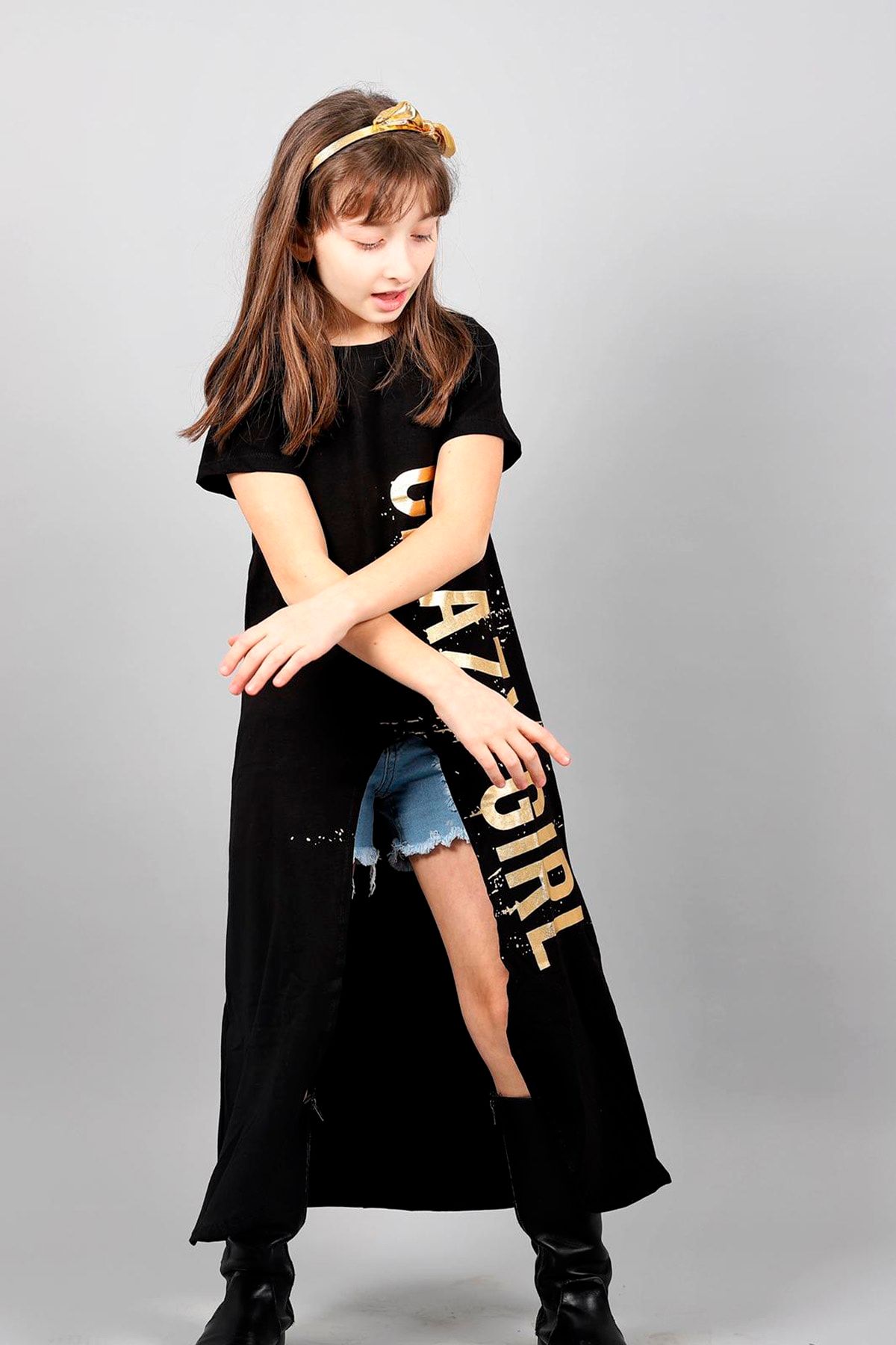 Hilal Akıncı Style Siyah Renk Tunik Ve Kot Şorttan Oluşan Gold Renk Fontlu Kız Çocuk Ikili Takım