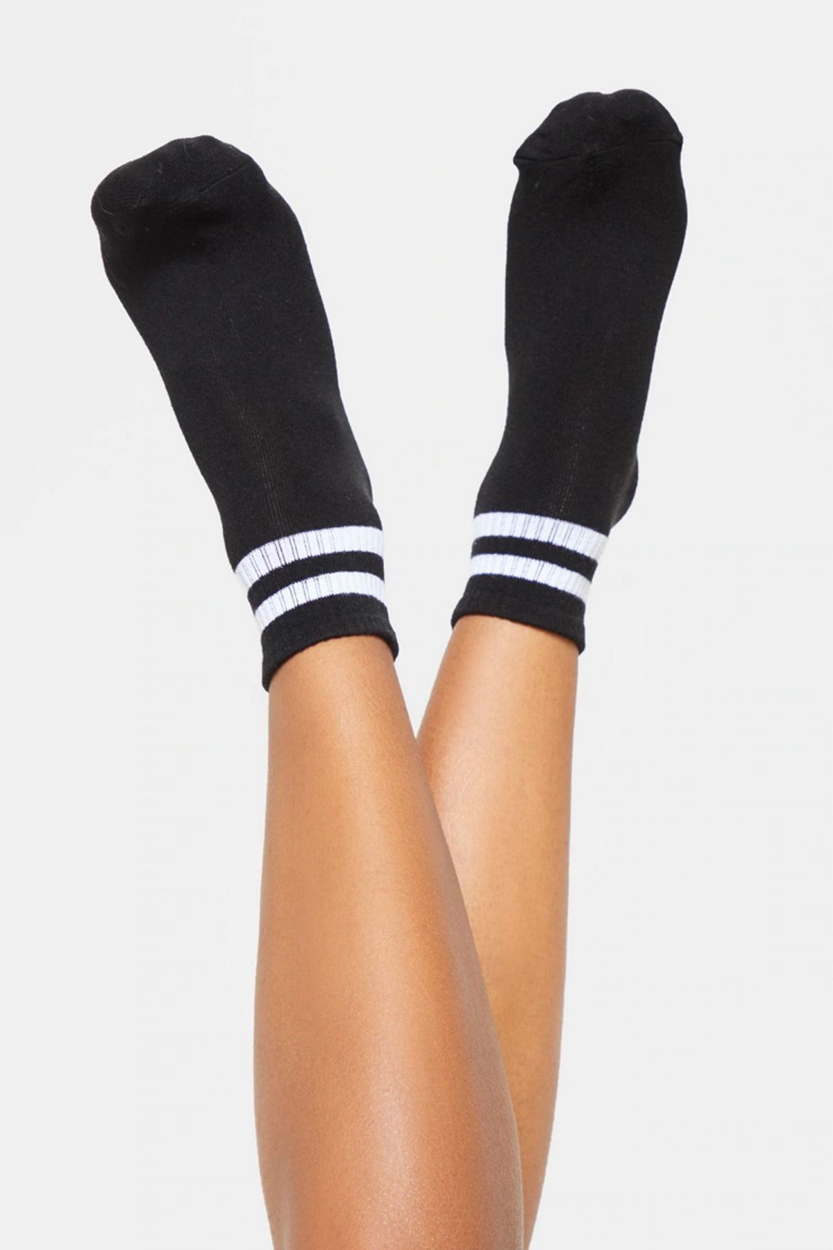 Hane14 Beyaz Çizgili Kısa Konç Koton Spor Çorap Siyah