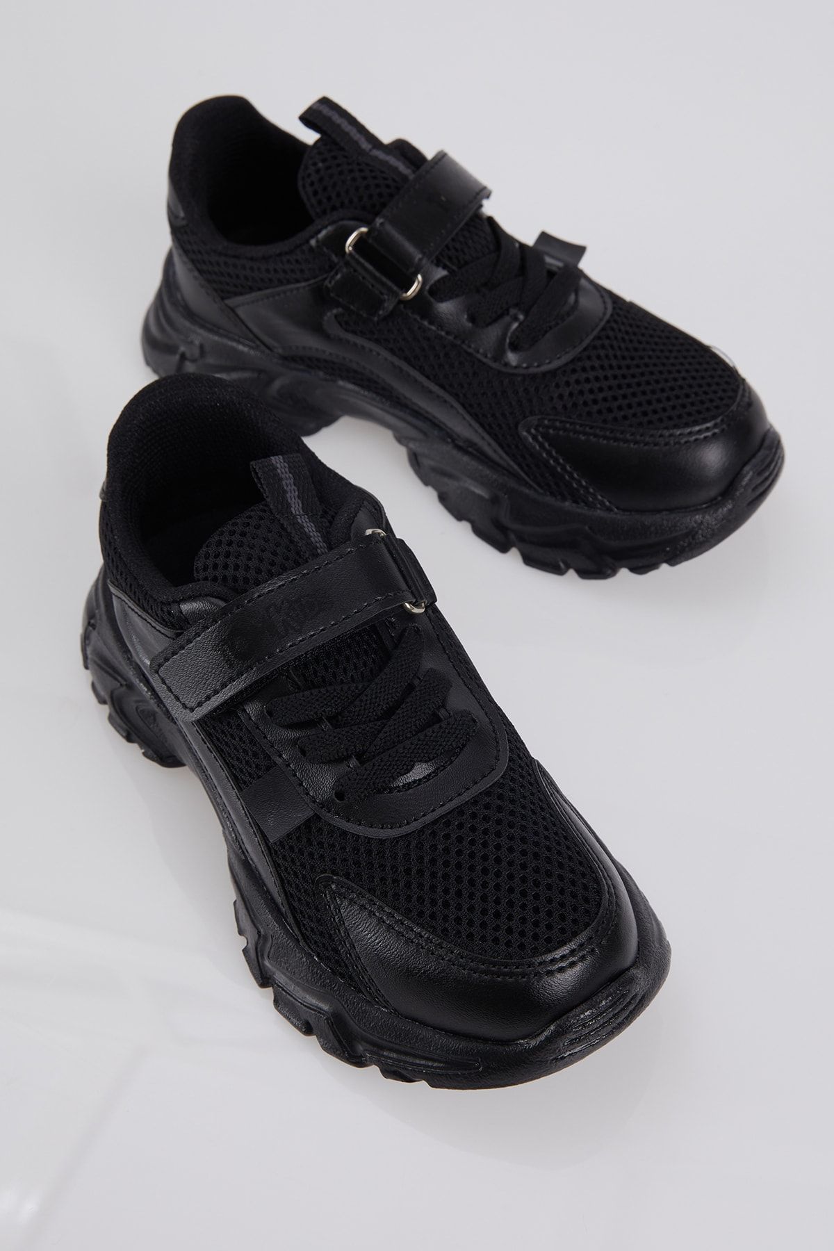 Tonny Black Çocuk Unisex Siyah Cırtlı Rahat Kalıp Sneaker