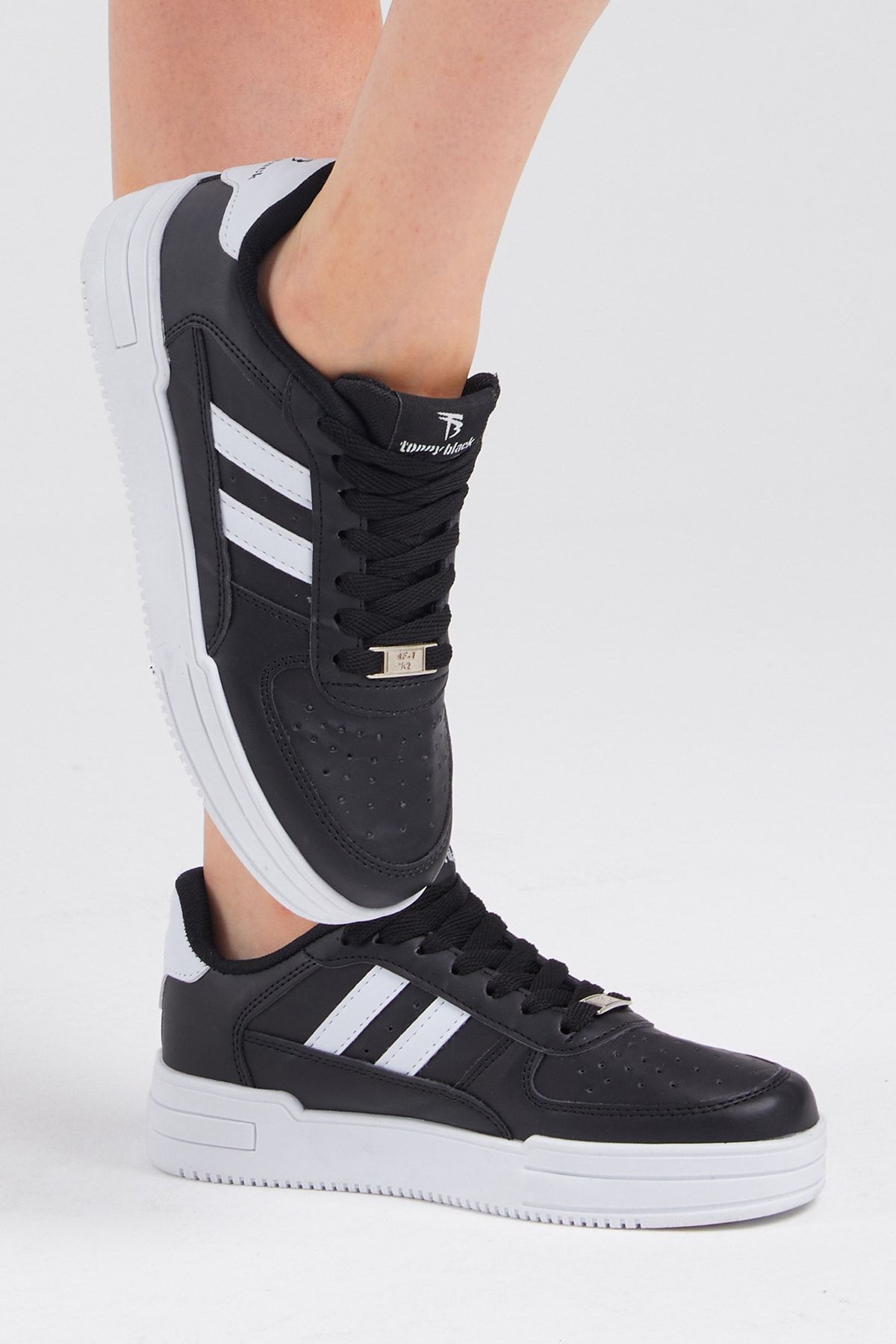 Tonny Black Unisex Siyah Beyaz Yanı Çizgili Bağcıklı Rahat Kalıp Sneaker