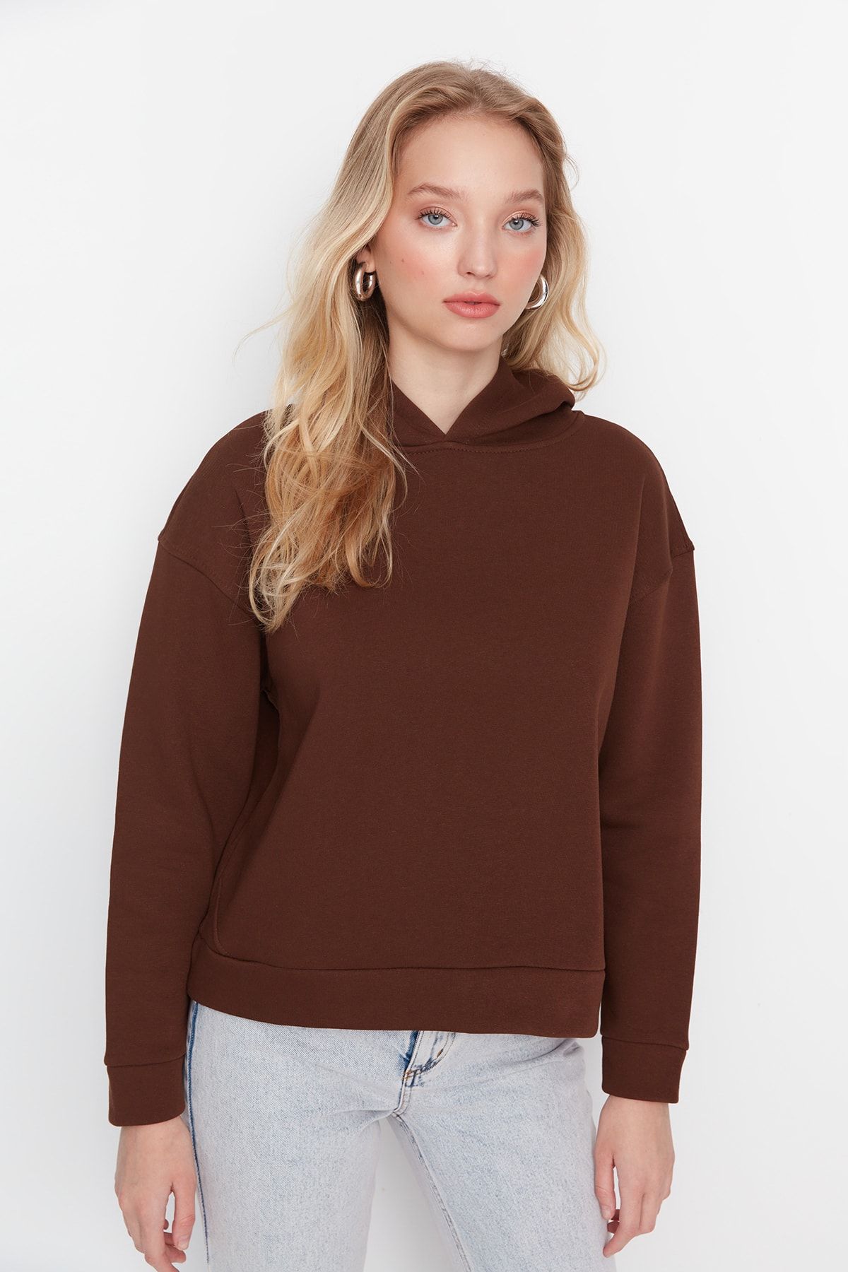 TRENDYOLMİLLA Kahverengi Regular/Normal Kalıp Basic Kapüşonlu Kalın İçi Polarlı Örme Sweatshirt TWOAW23SW00004