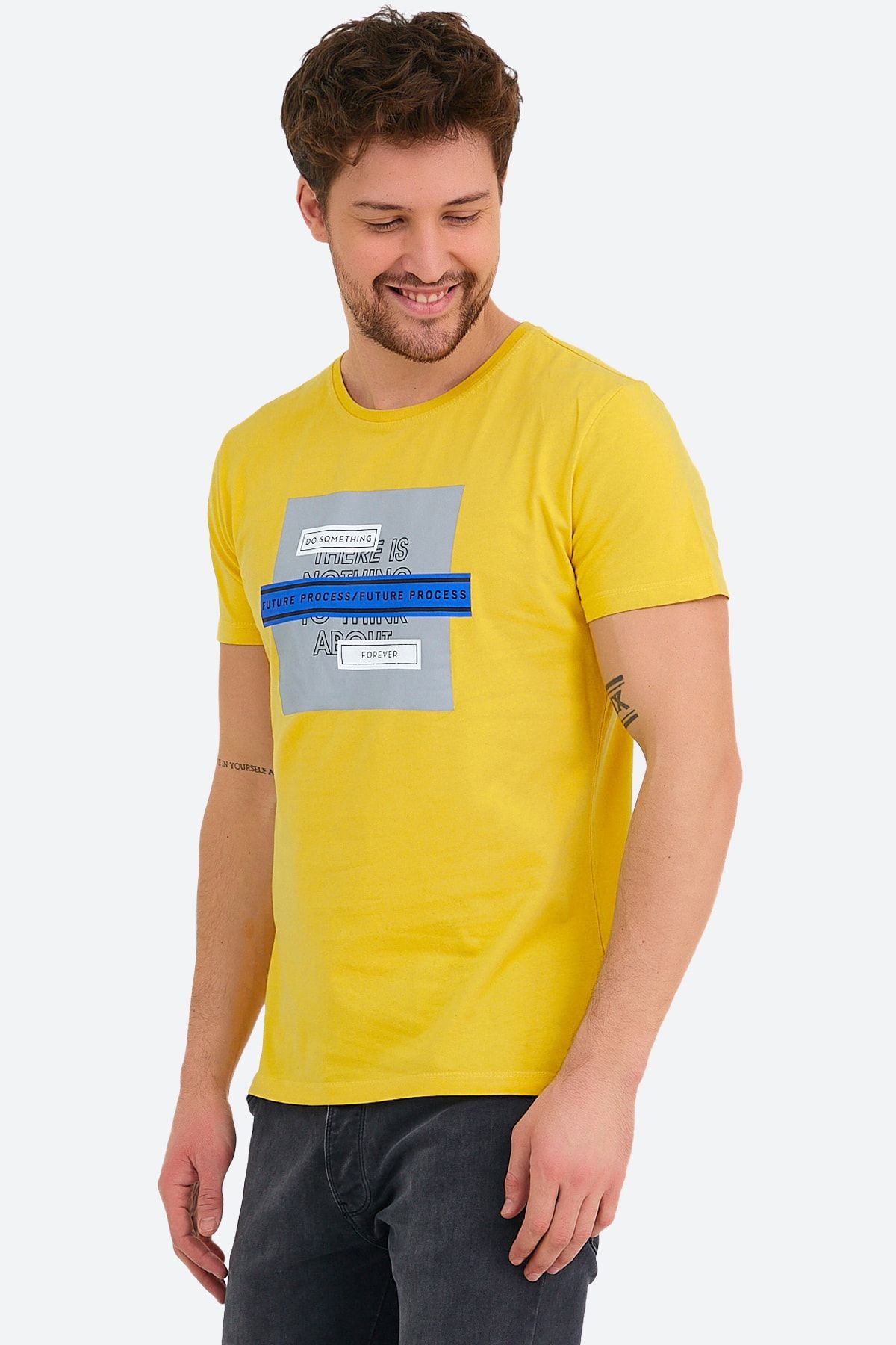 Adams Erkek Sarı Do Something Baskılı Normal Fit %100 Pamuk Bisiklet Yaka T-shirt