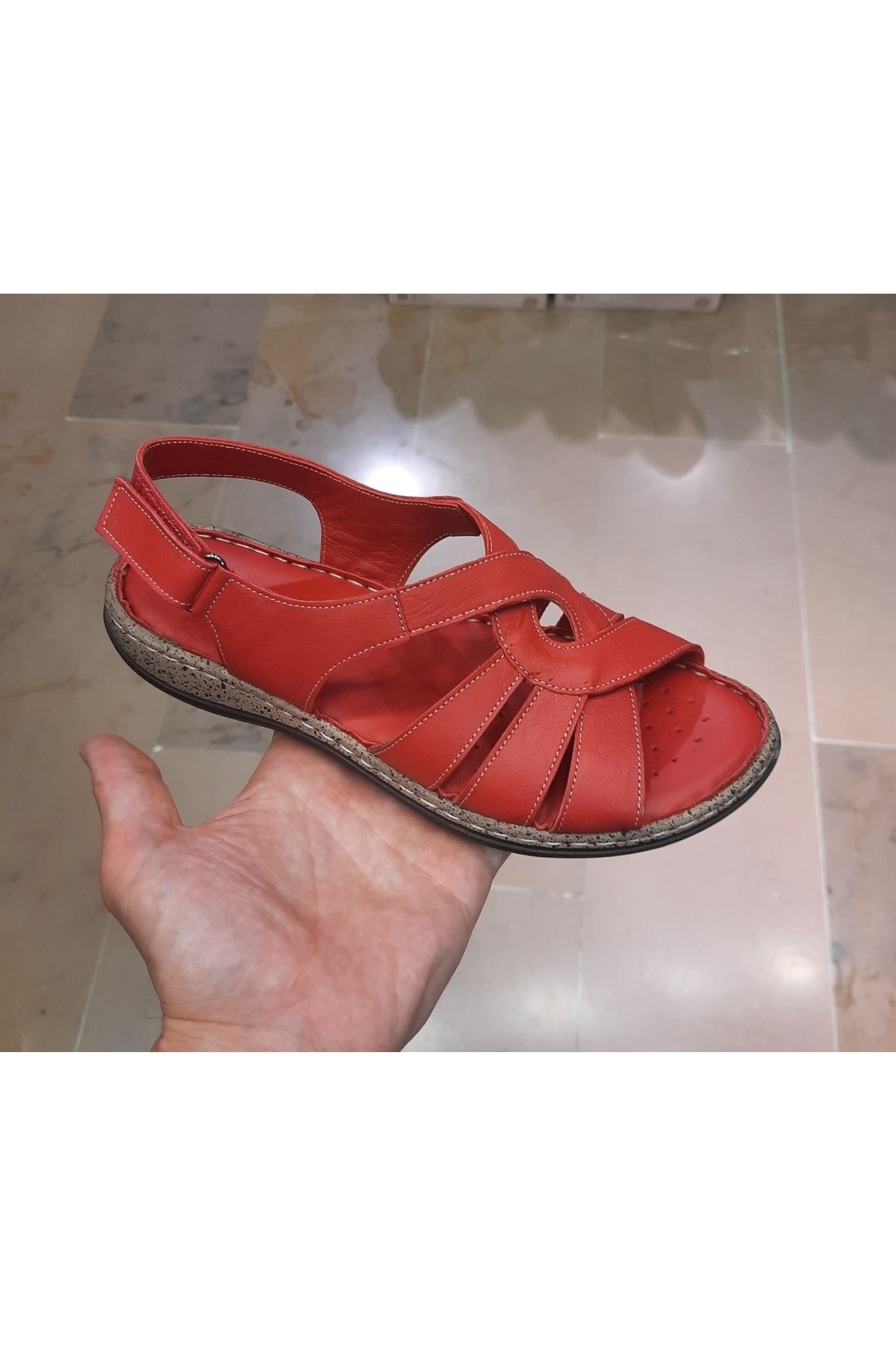 Belox Kadın Içi-dışı Hakiki Deri Ortopedik Masaj Tabanlı Bilekten Cırtlı Kırmızı Sandalet