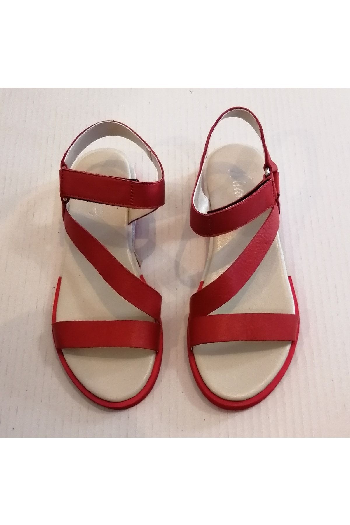 Matraş Kadın Deri Kırmızı Bilekten Cırt Cırtlı Bantlı Eva Tabanlı Sandalet