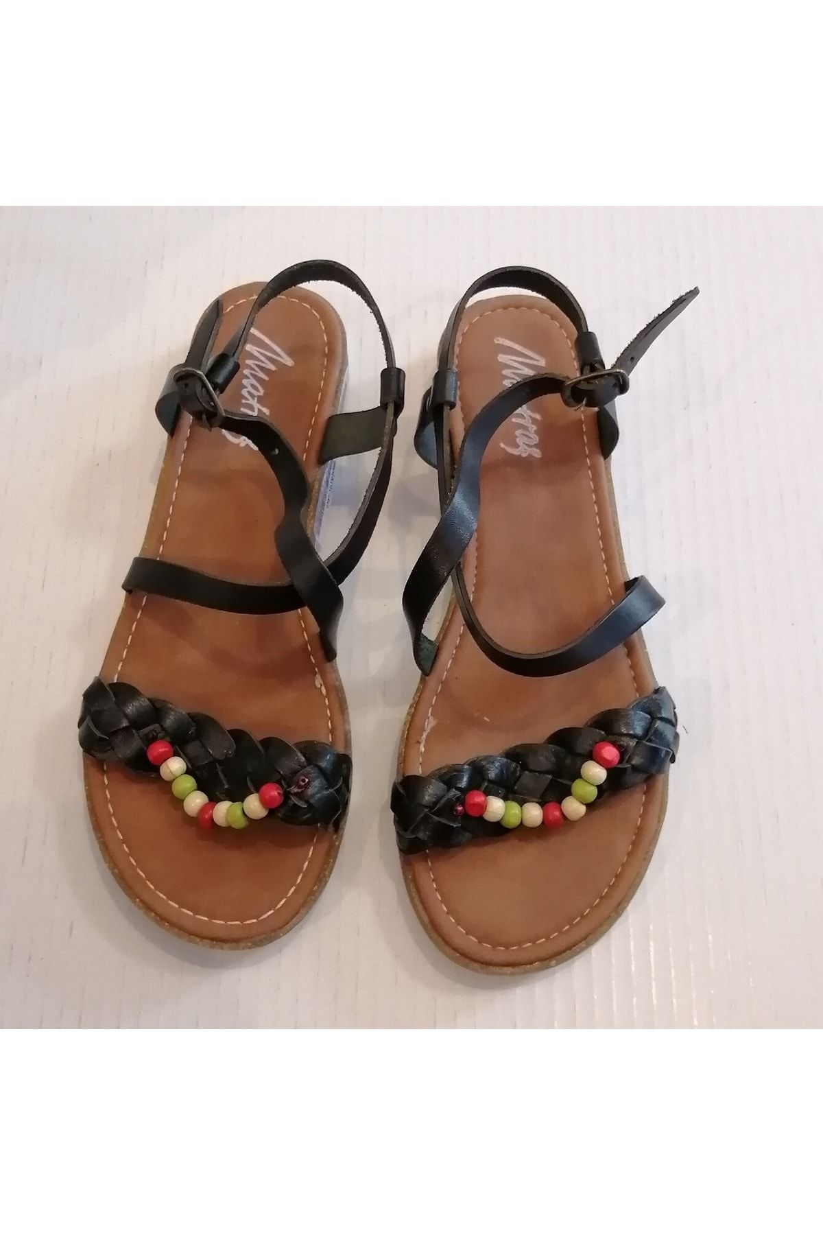 Matraş Kadın Hakiki Deri Siyah Örgü Bantlı Ahşap Boncuklu Bilekten Bantlı Kauçuk Tabanlı Sandalet