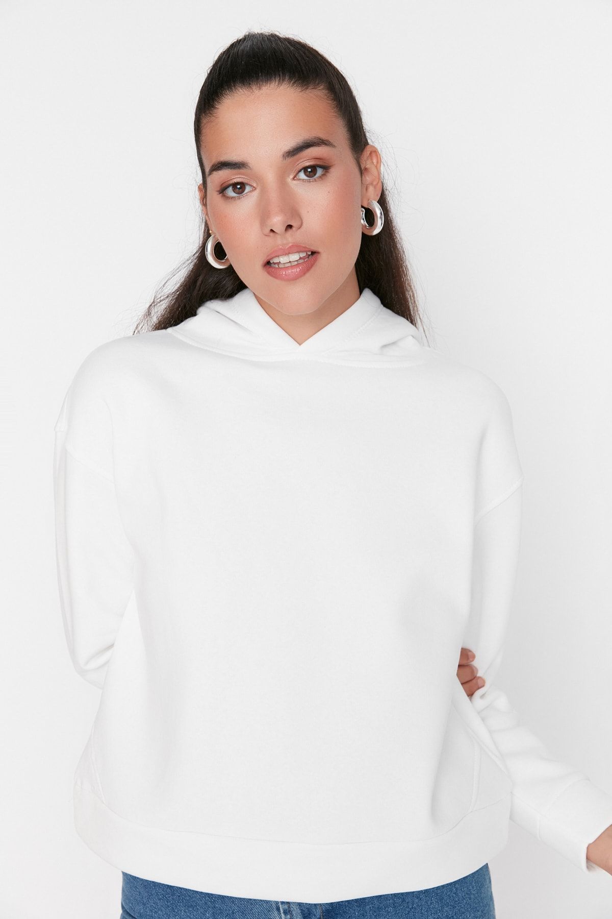 TRENDYOLMİLLA Beyaz Basic Regular/Normal Kalıp Kalın İçi Polarlı Kapüşonlu Örme Sweatshirt
