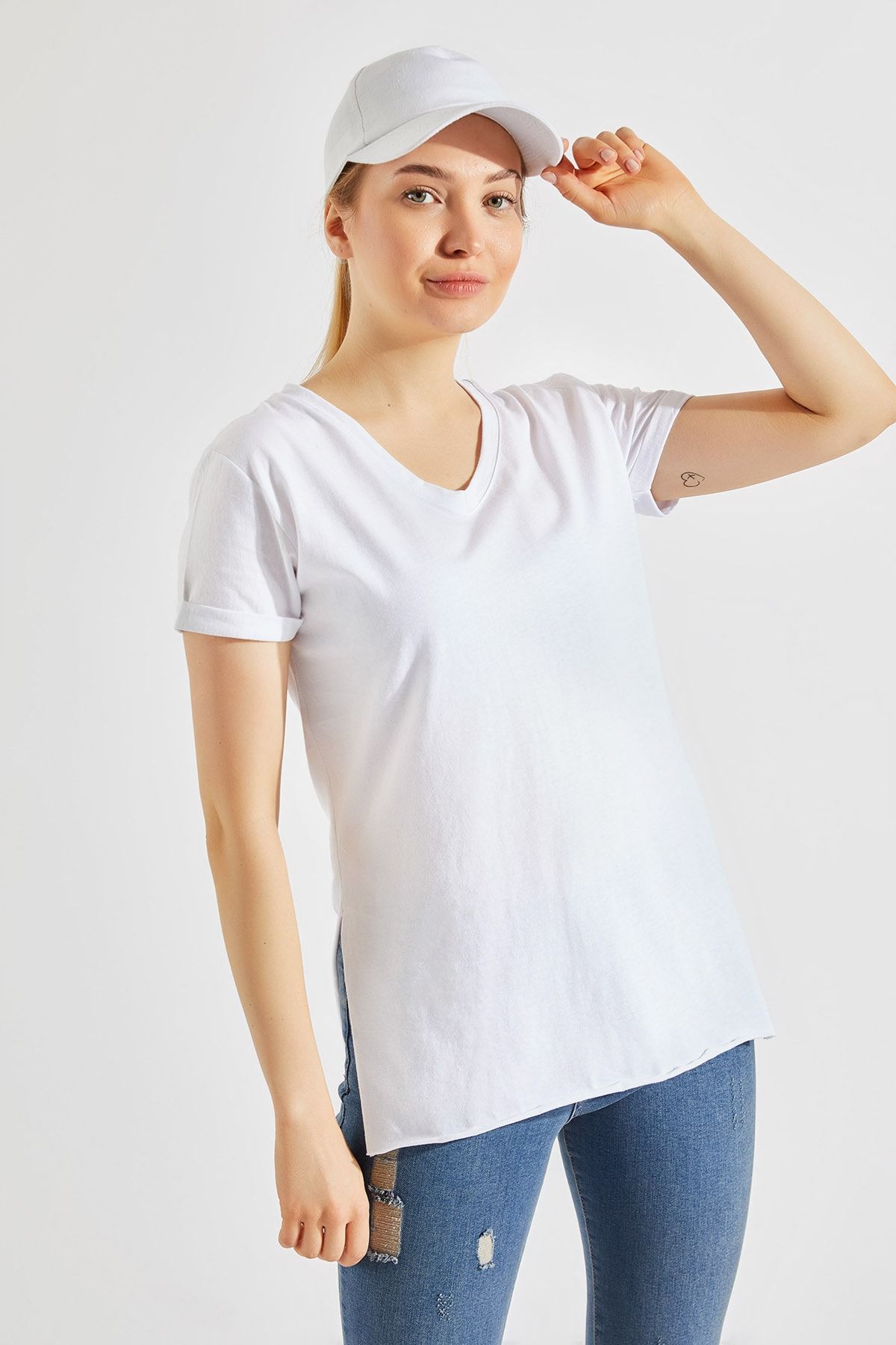 Zafoni Kadın Yırtmaçlı Beyaz Tişört