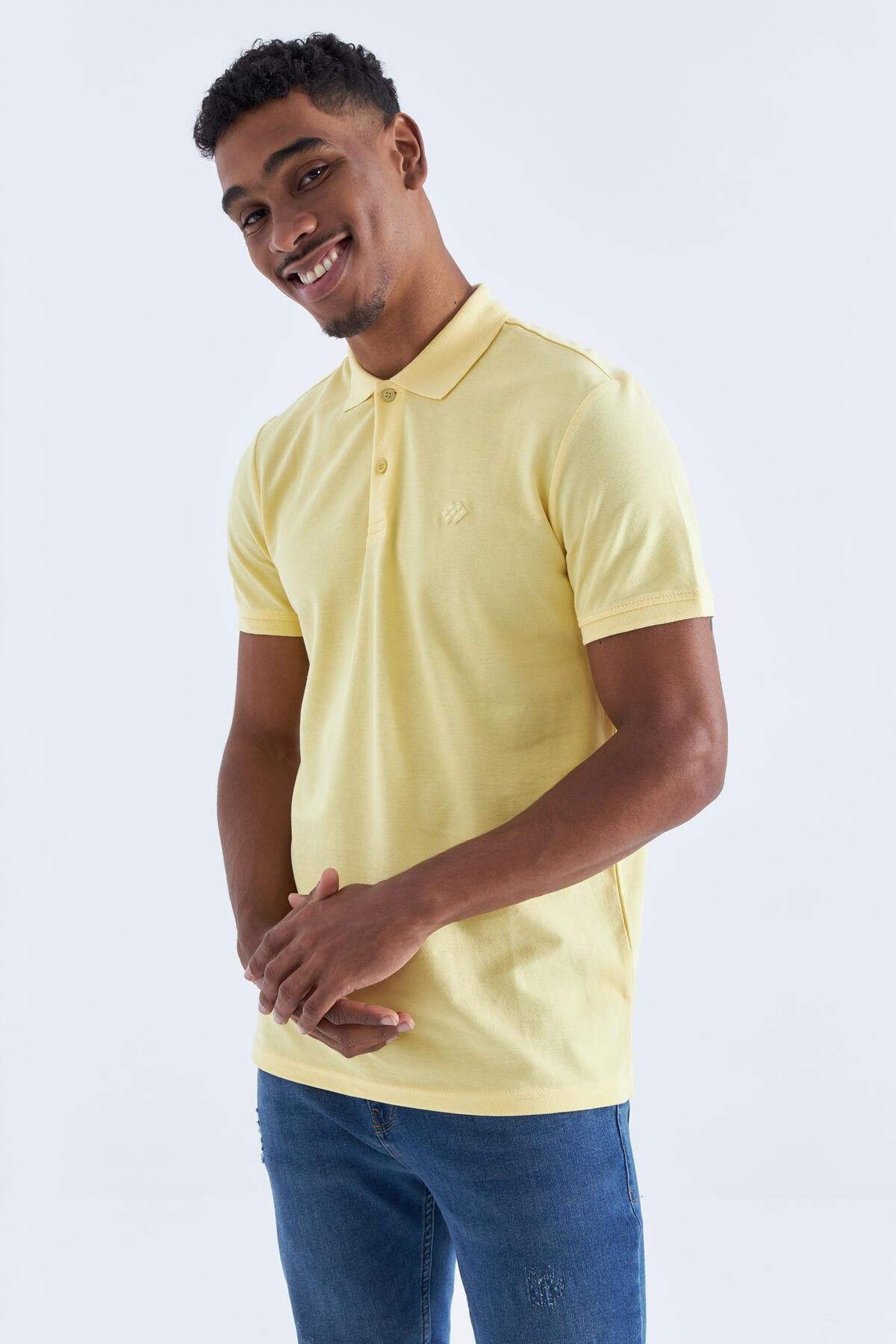 TOMMY LIFE Sarı Basic Logolu Standart Kalıp Triko Polo Yaka Erkek T-shirt - 87748