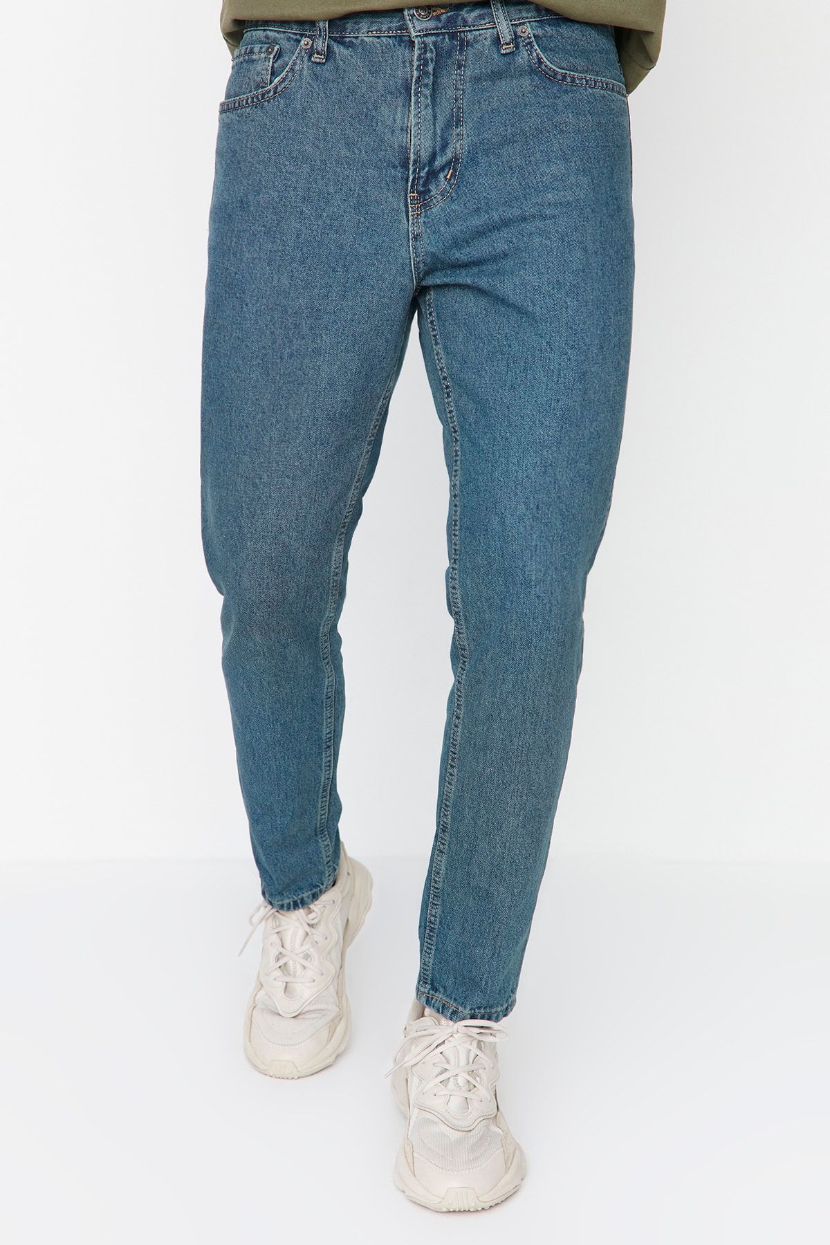 TRENDYOL MAN Lacivert Yeşil Eskitme Görünümlü %100 Pamuk Relax Fit Boyfriend Jeans Kot Pantolon TMNAW23JE00043