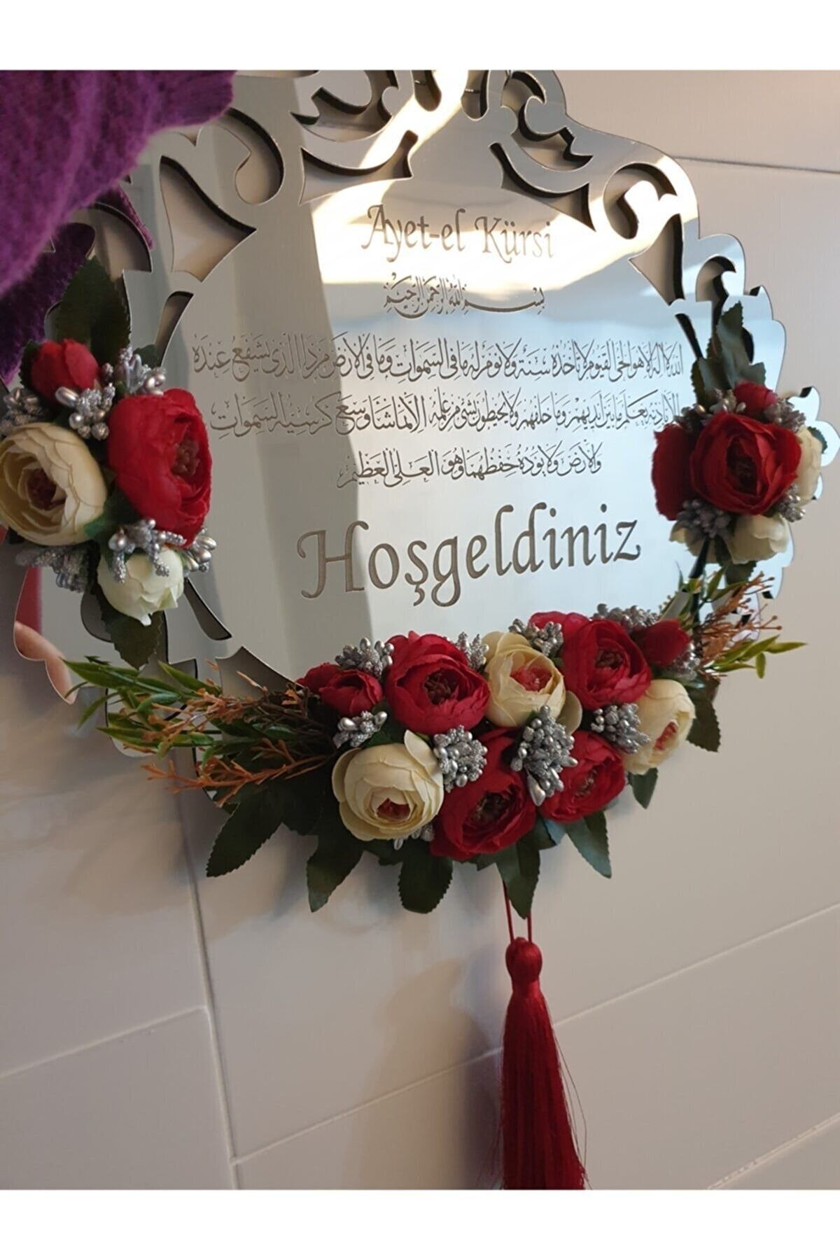 Evsay Lazer Kesim Gümüş Renk Aynalı Çiçekli( Kırmızı -krem ) Ayetel Kürsi Hoşgeldiniz Yazılı Kapı Süsü