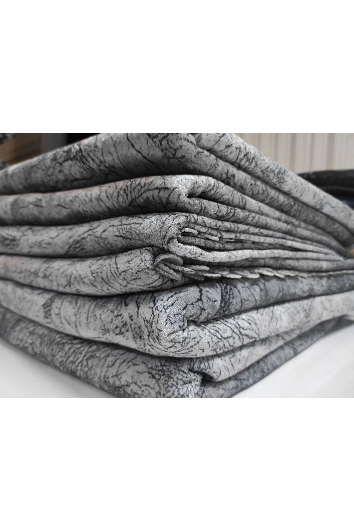 Selçuklu Tekstil Süngerli Koltuk Çekyat Örtüsü Damar Desenli Parlak Gri